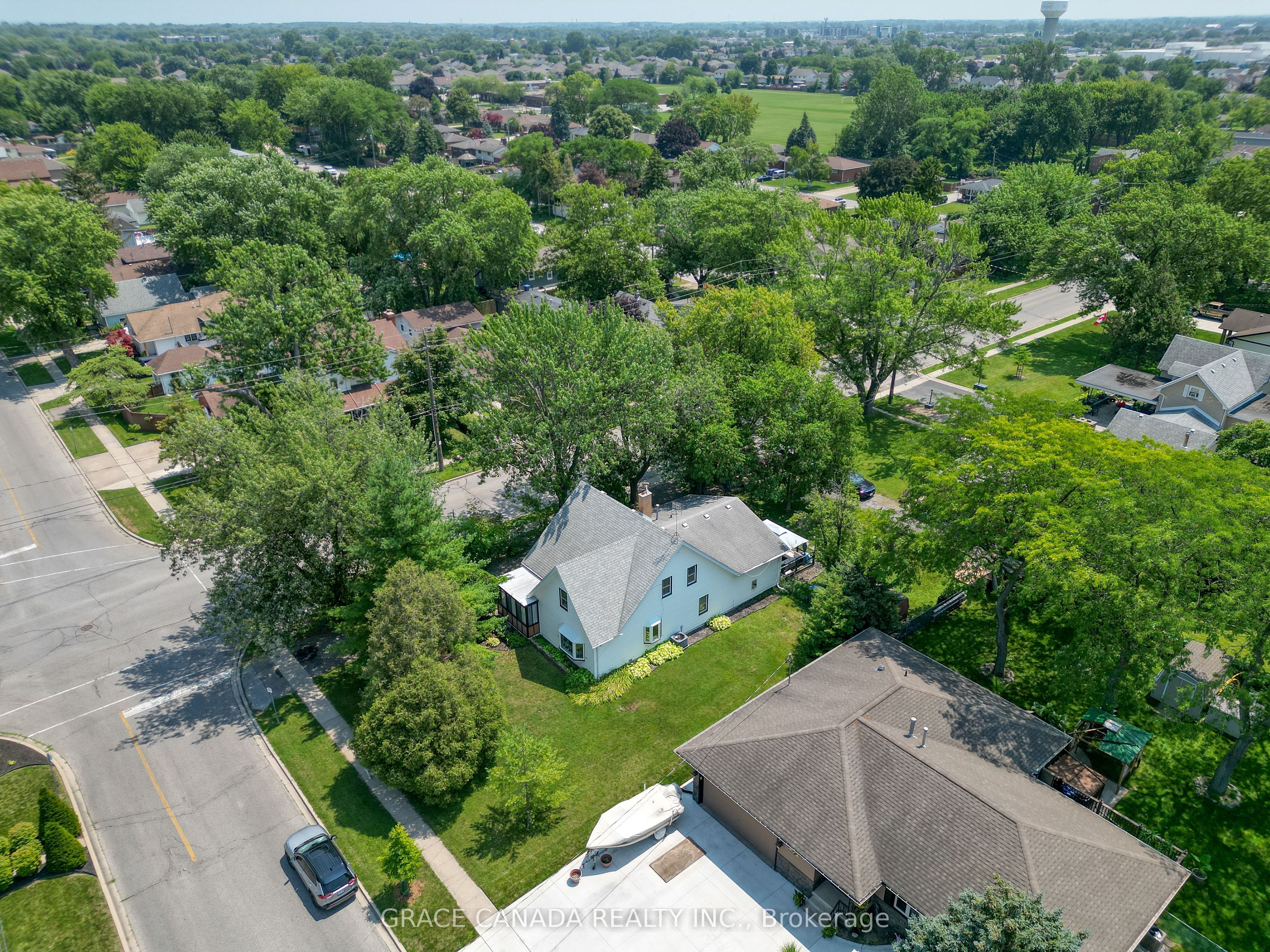 12437 St Thomas Street Property Photo 2