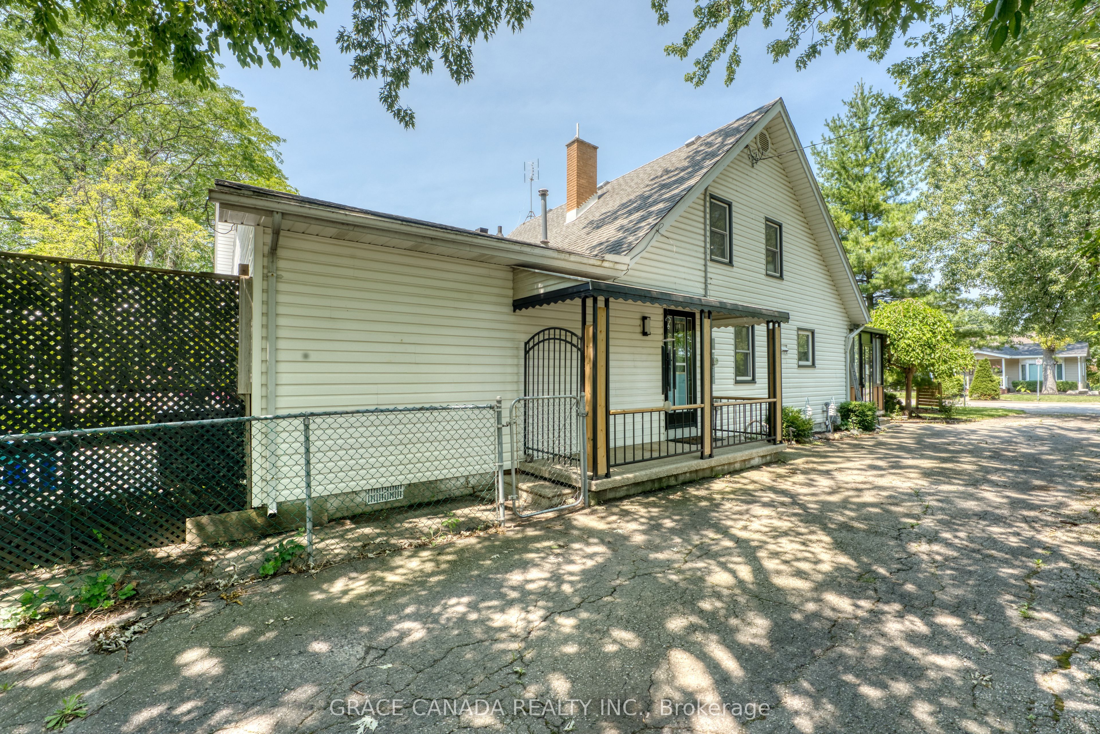 12437 St Thomas Street Property Photo 4