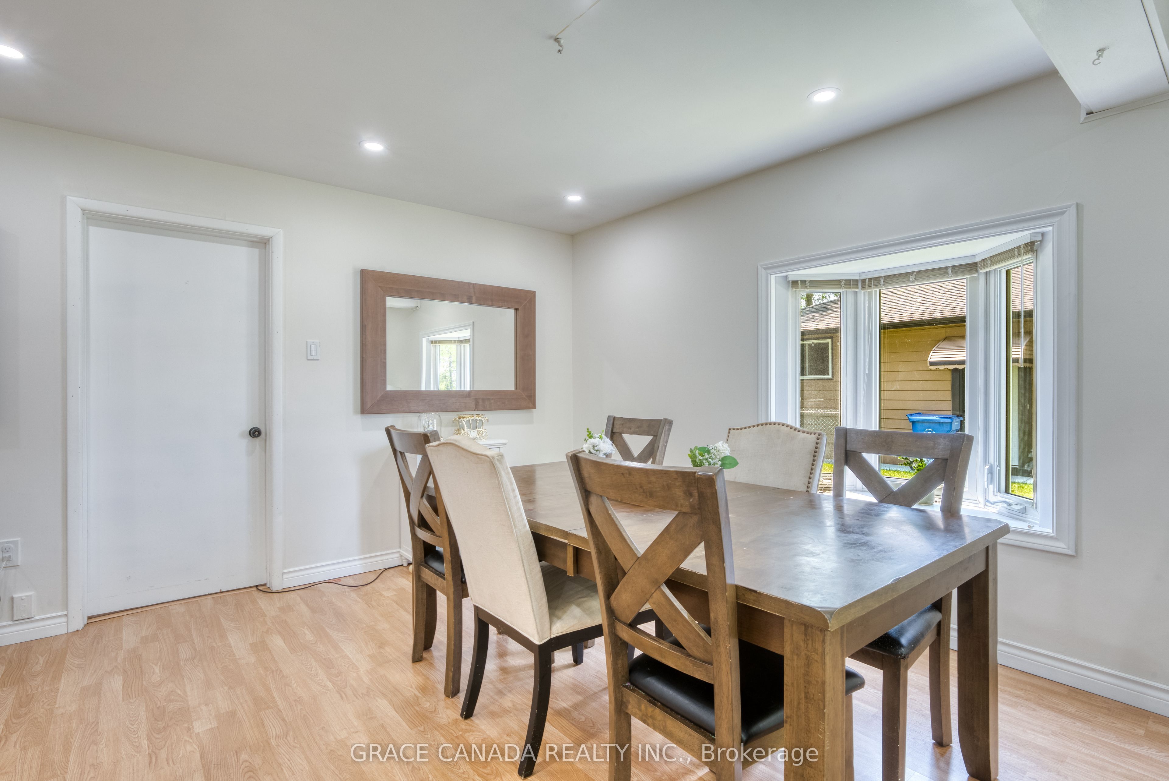 12437 St Thomas Street Property Photo 11