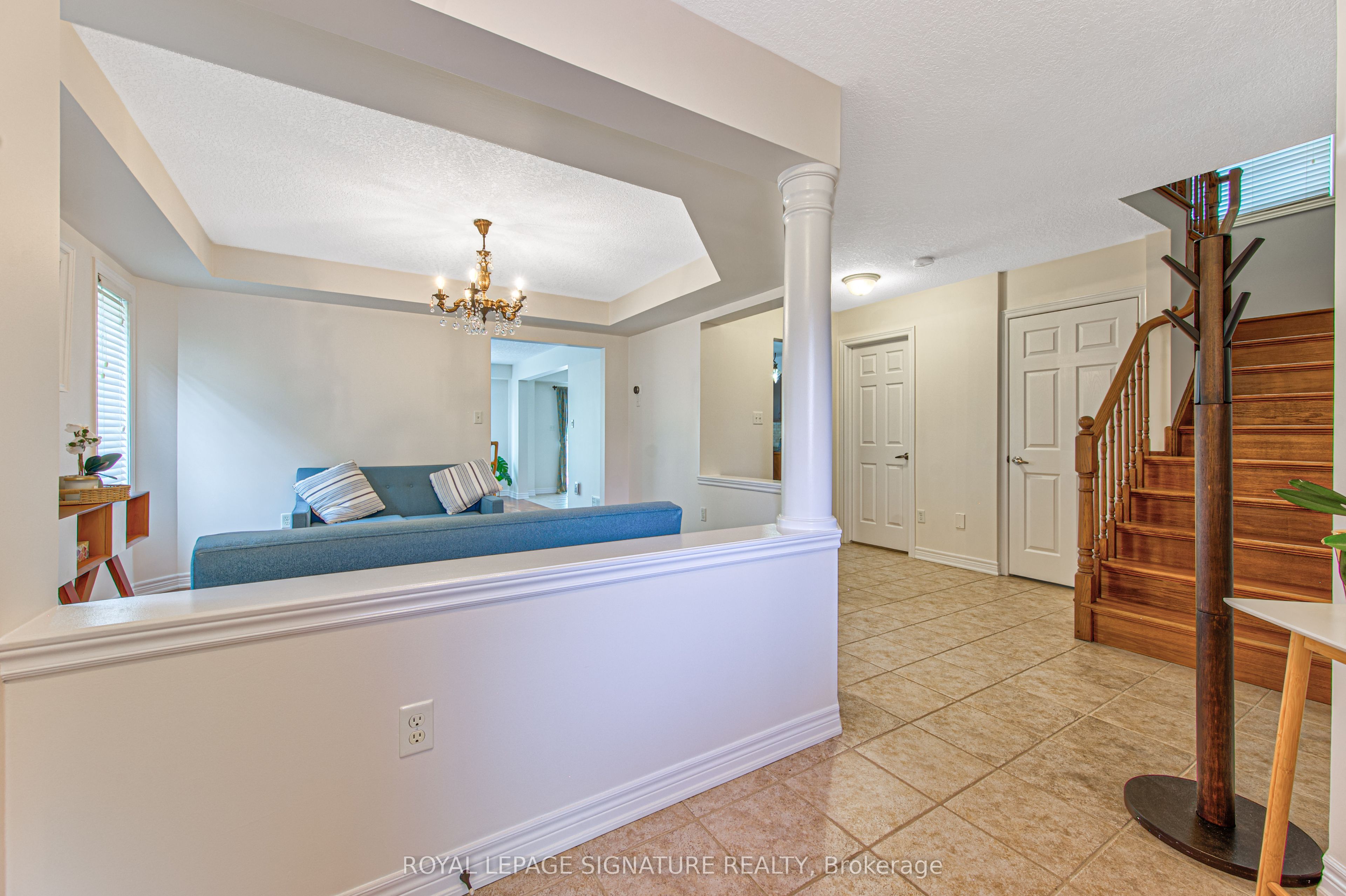 270 Springvalley Crescent Property Photo 5