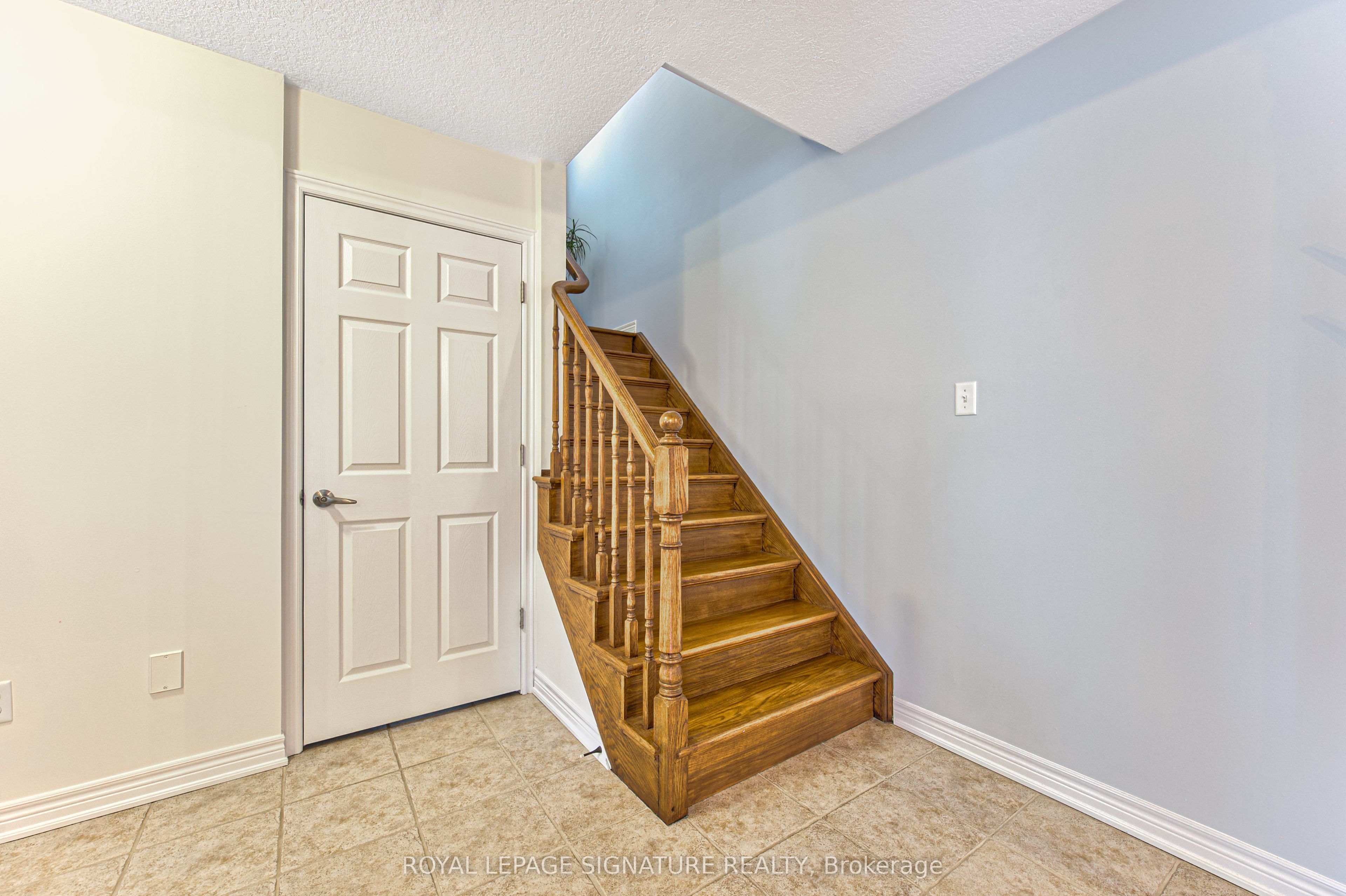 270 Springvalley Crescent Property Photo 6