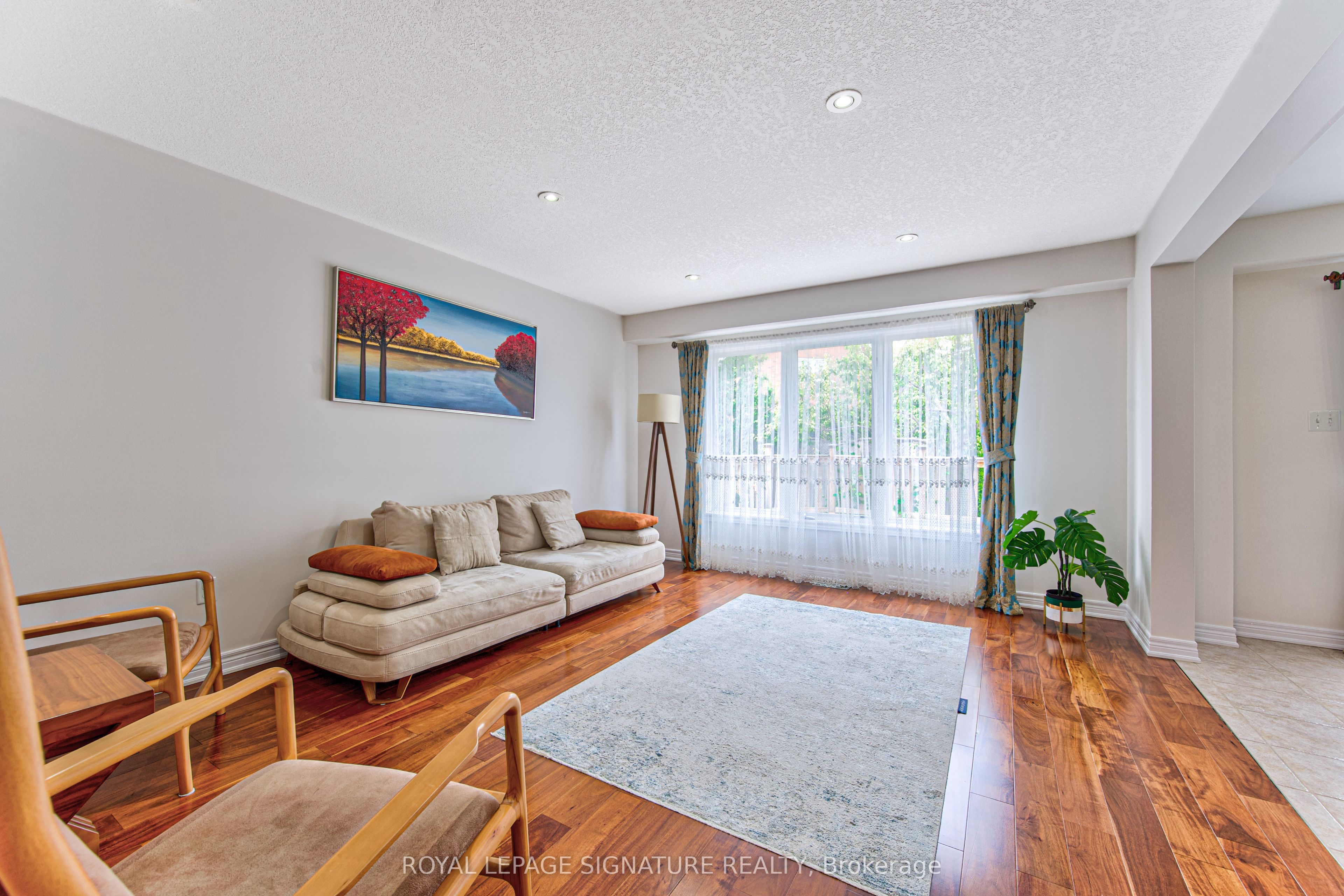 270 Springvalley Crescent Property Photo 11