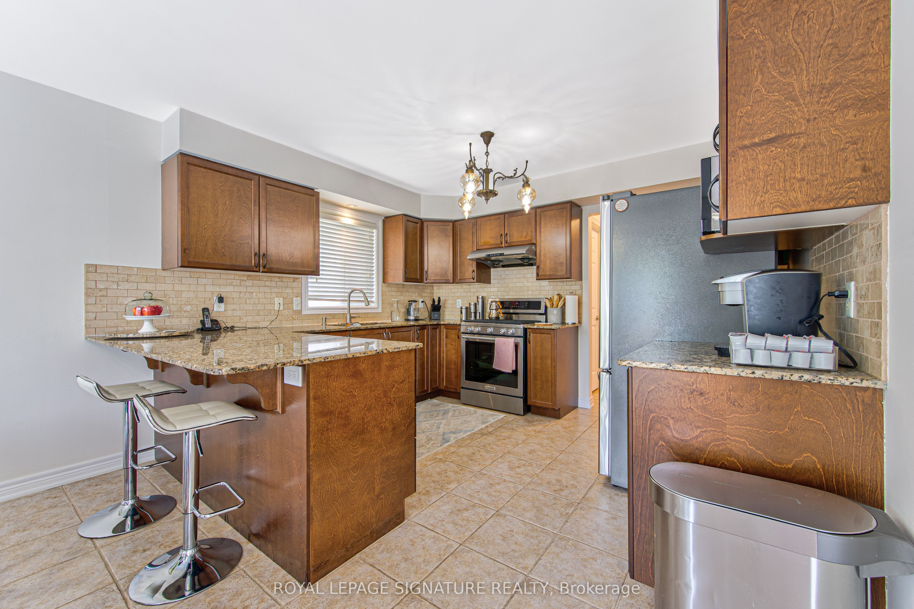 270 Springvalley Crescent Property Photo 16