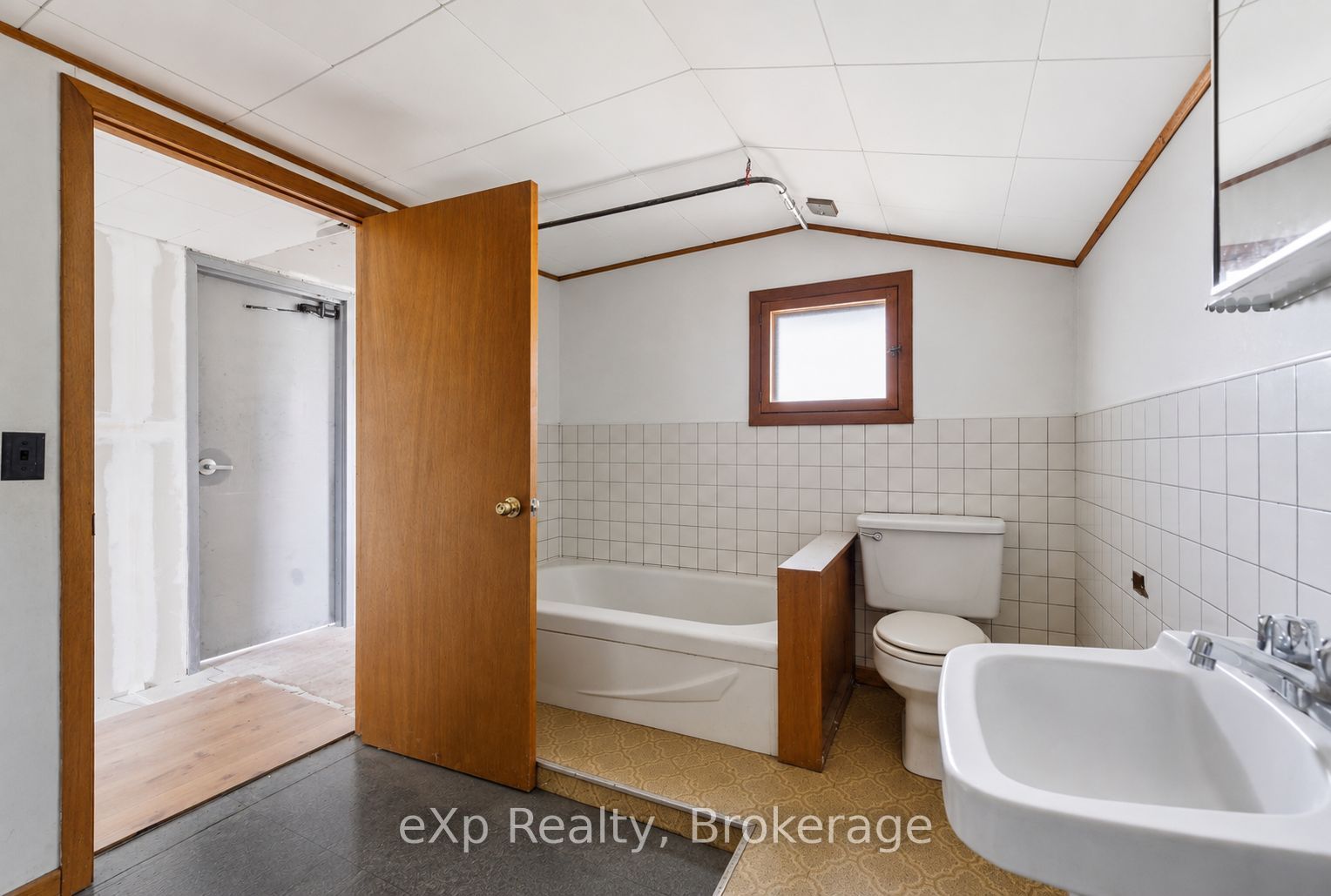 23b Mother's Road Property Photo 11
