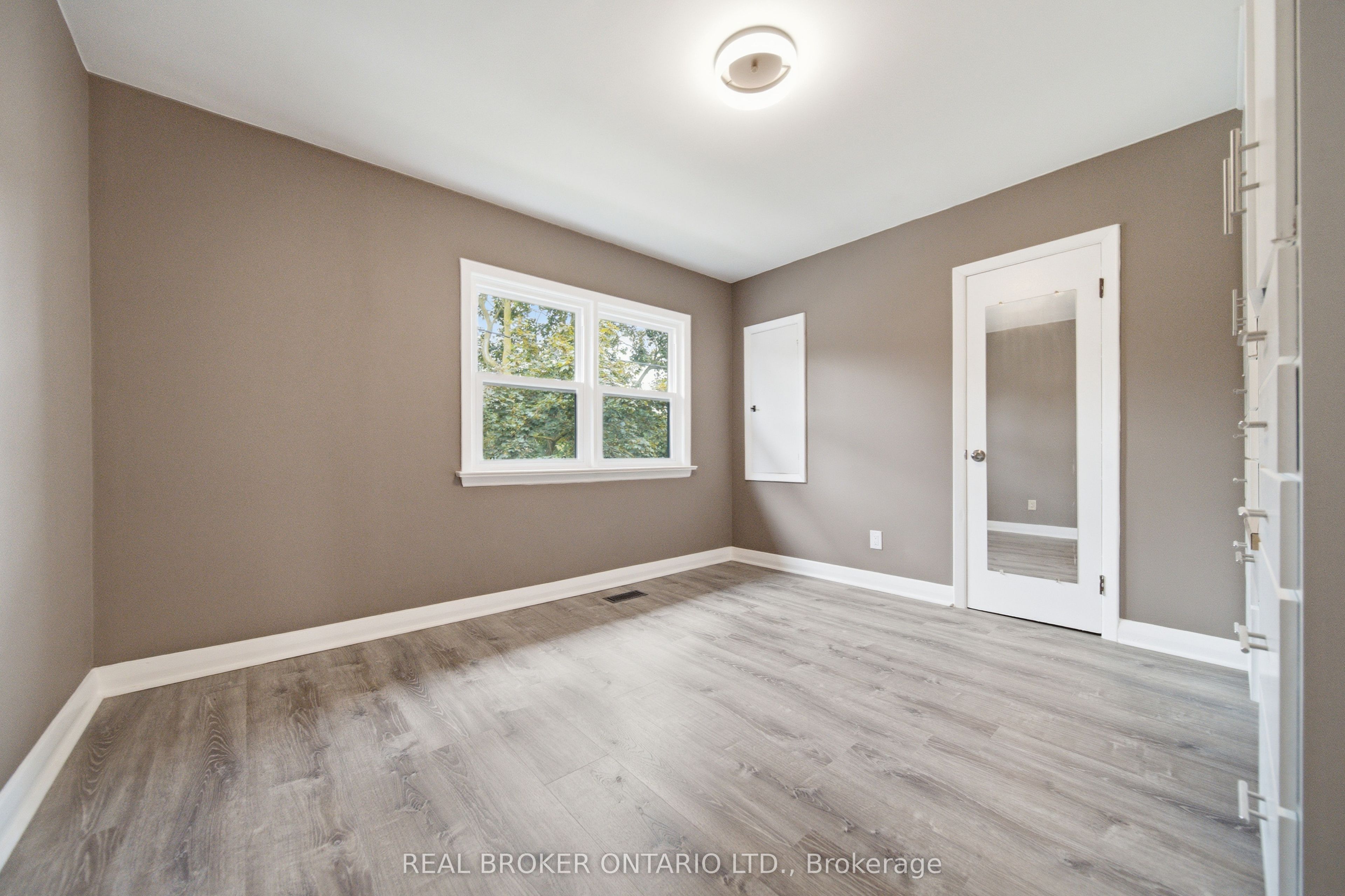 293 Highland Road E A Property Photo 4