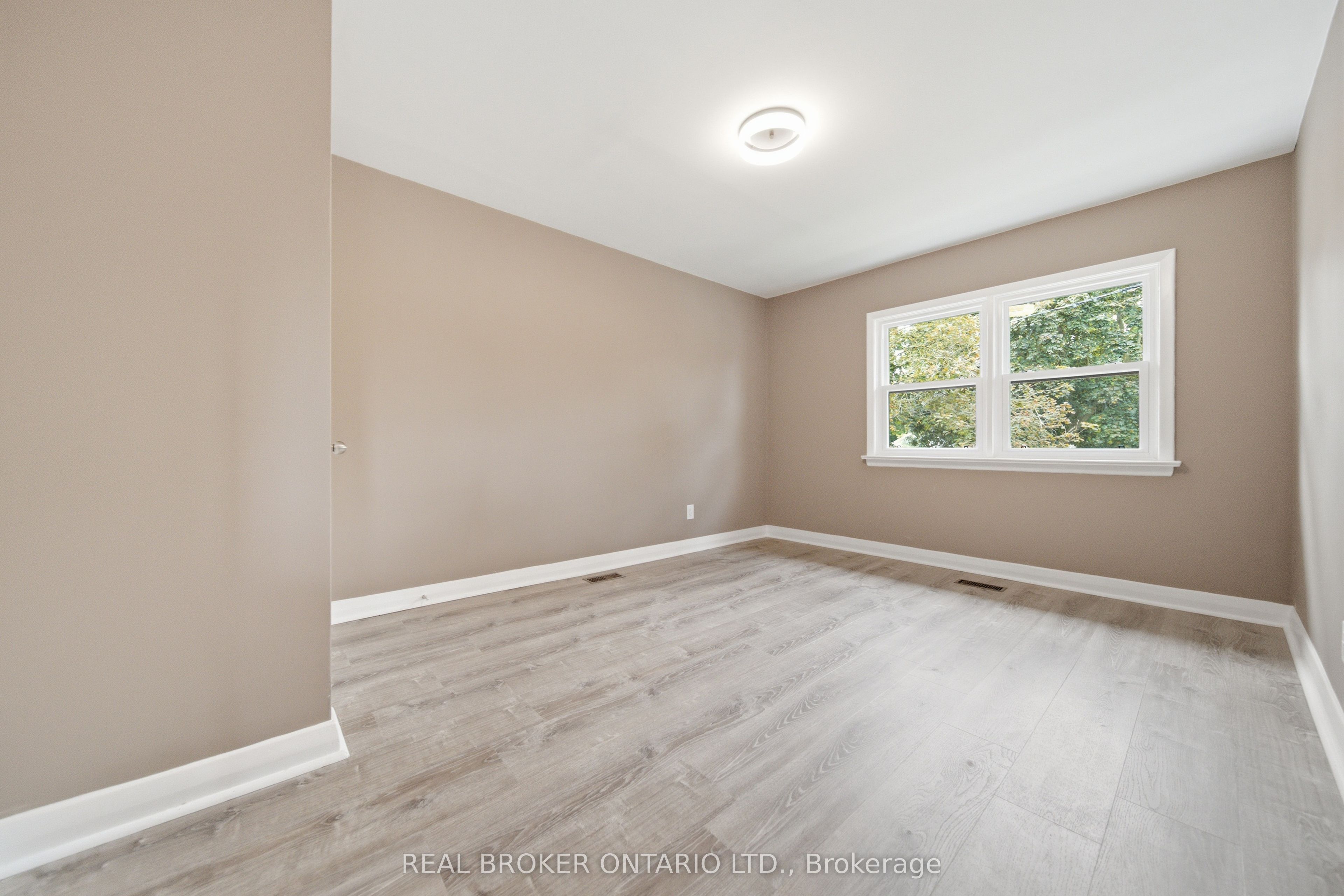 293 Highland Road E A Property Photo 6