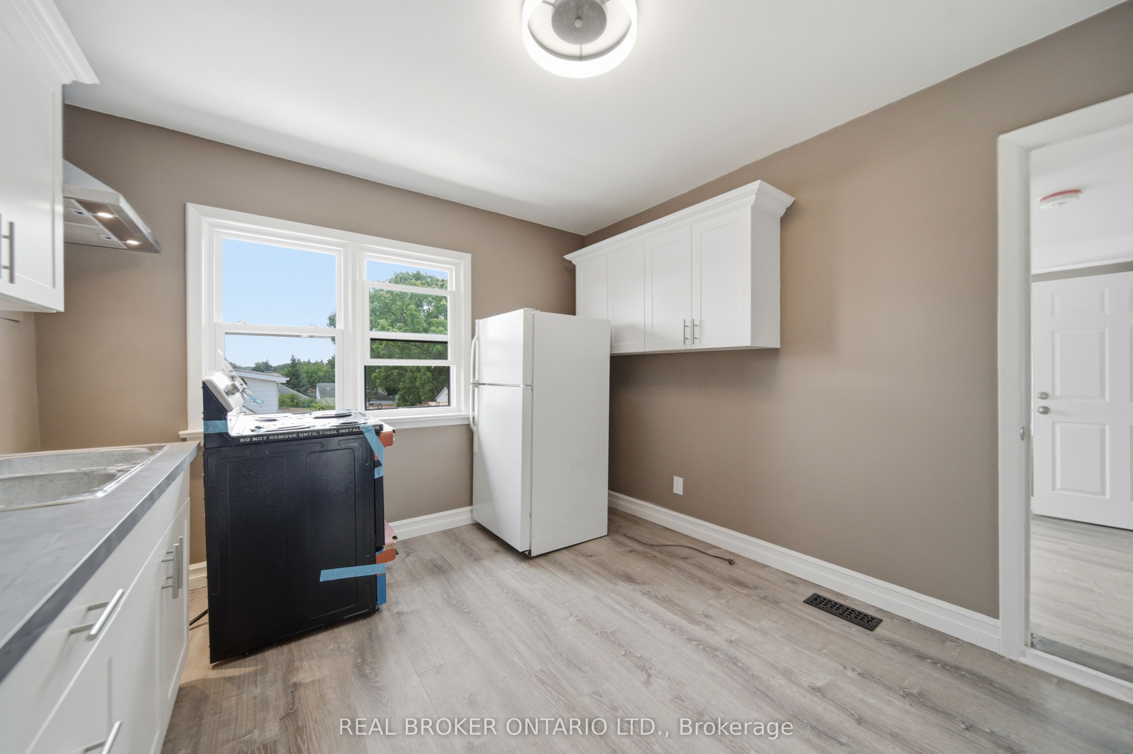 293 Highland Road E A Property Photo 9