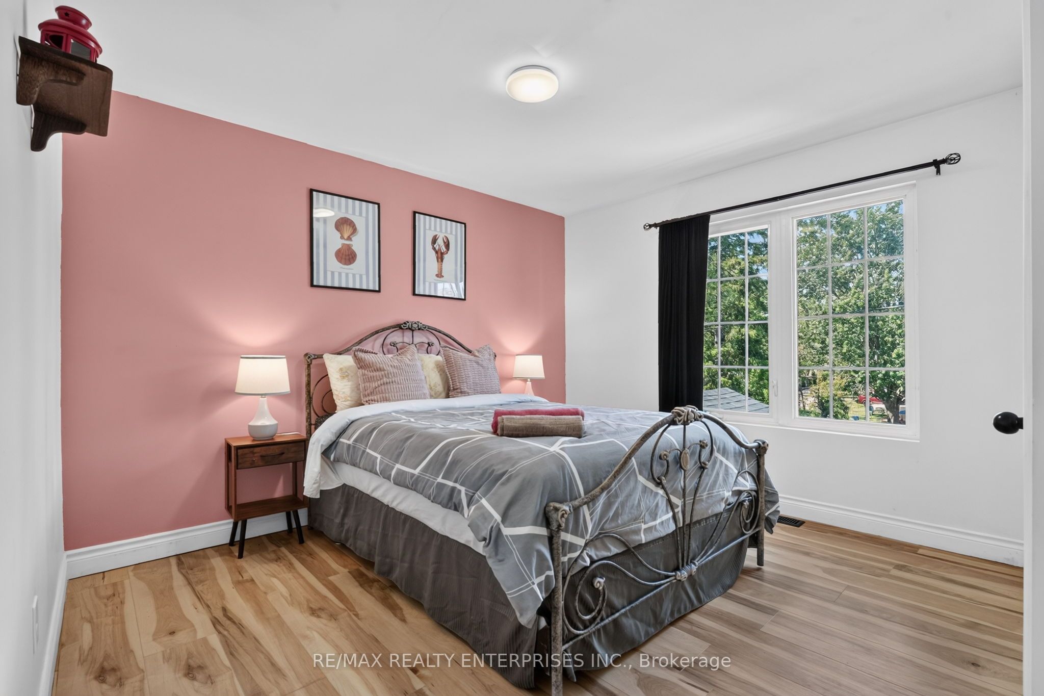 664 King Street Property Photo 33