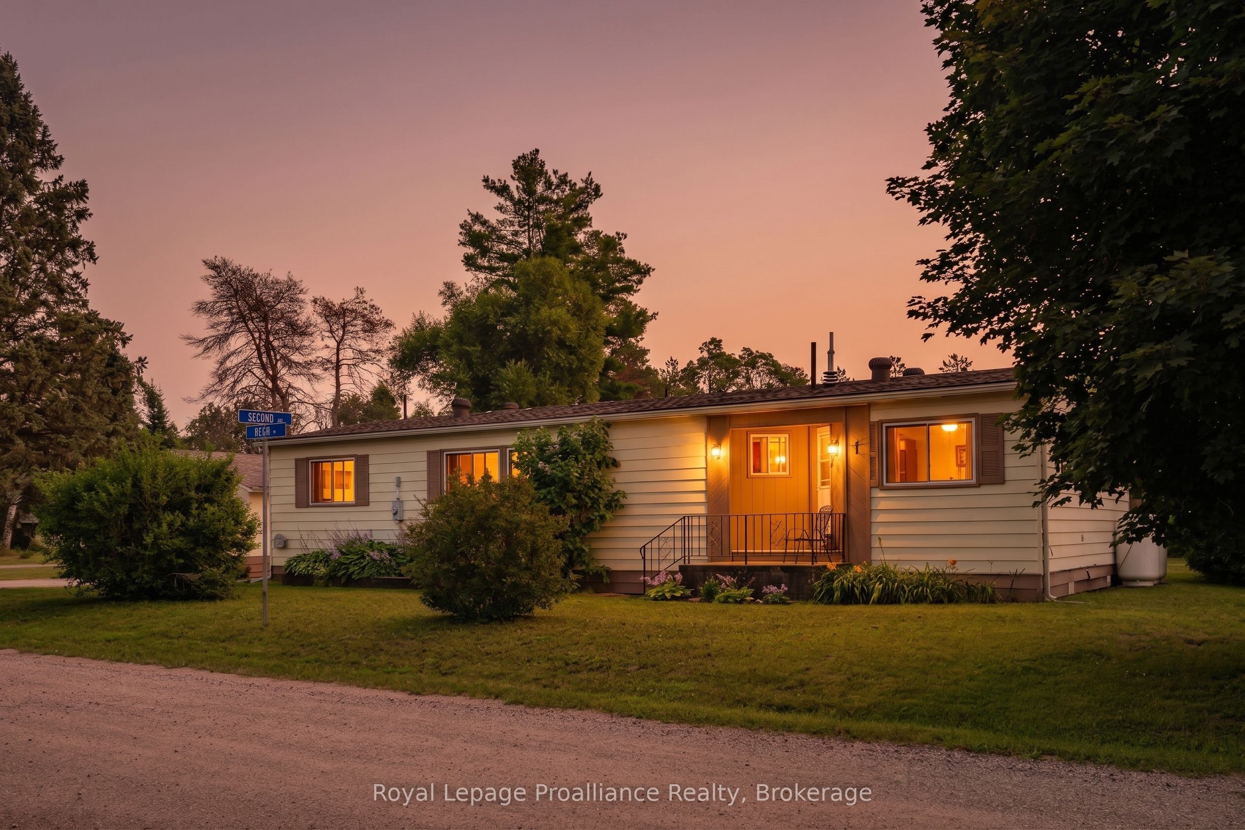 1064 Eighth Lane Property Photo 1