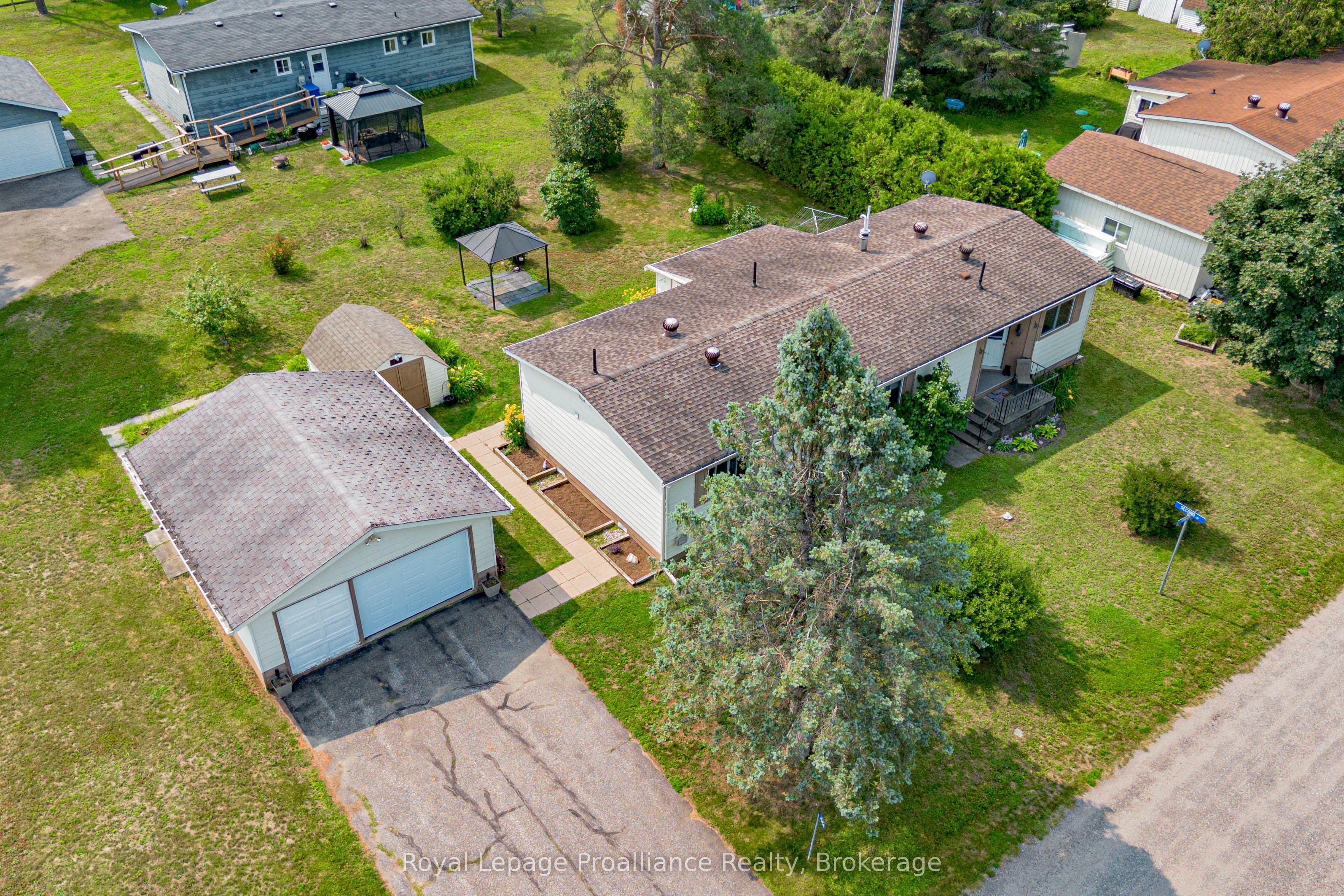 1064 Eighth Lane Property Photo 4