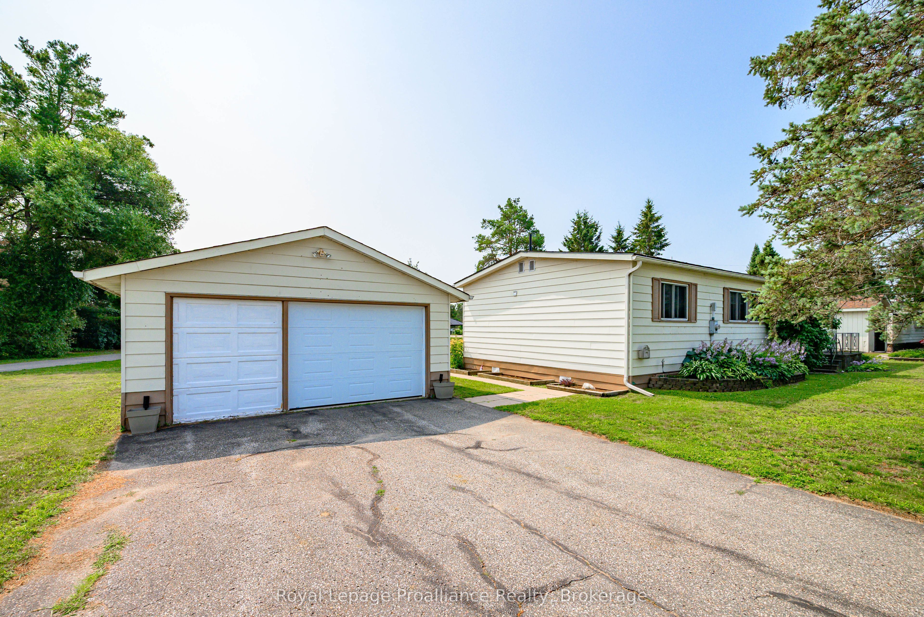 1064 Eighth Lane Property Photo 5