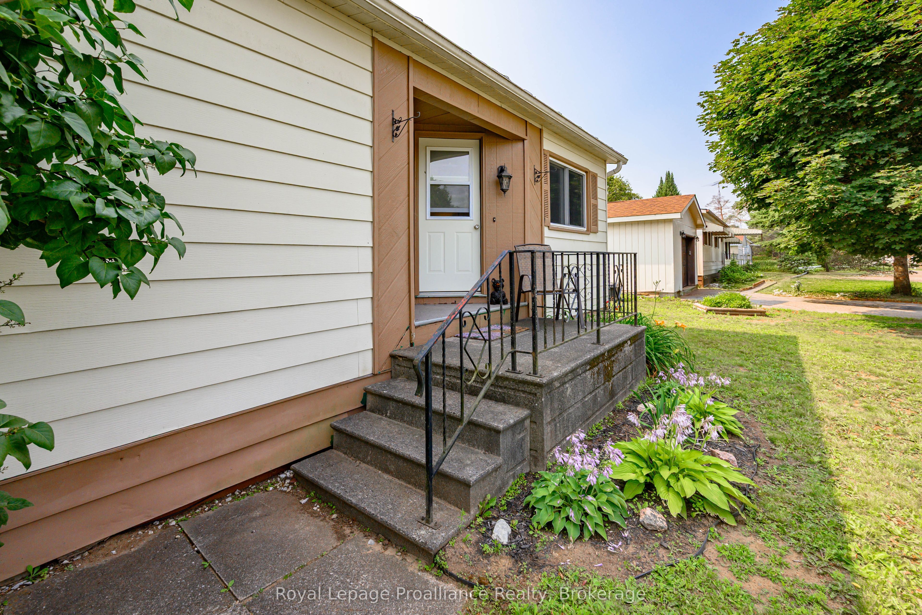 1064 Eighth Lane Property Photo 9