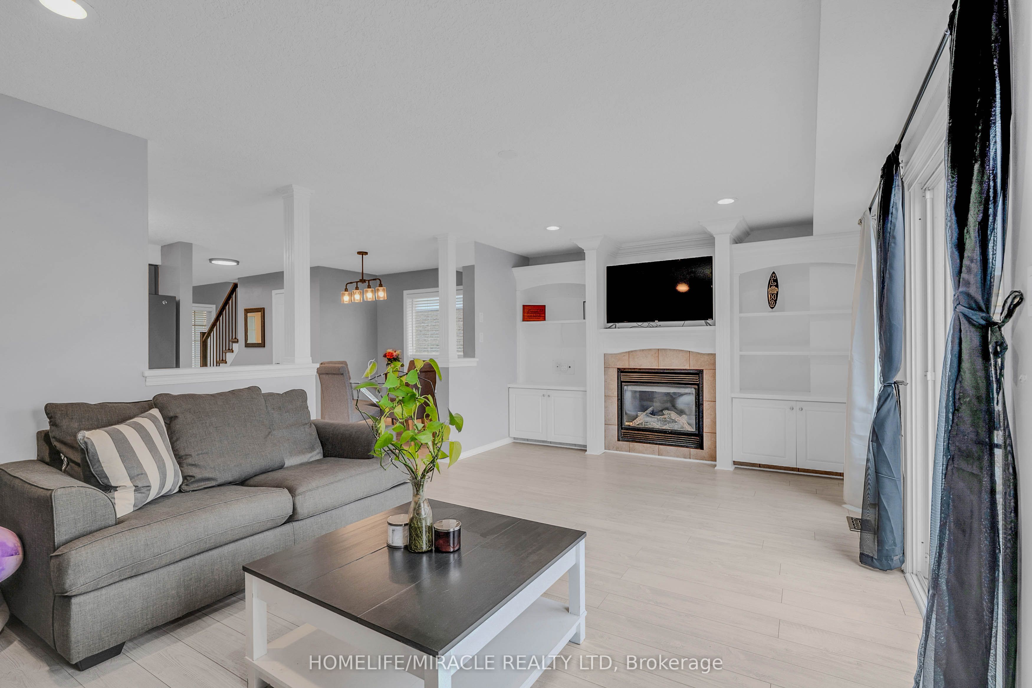 572 Simon Street Property Photo 6