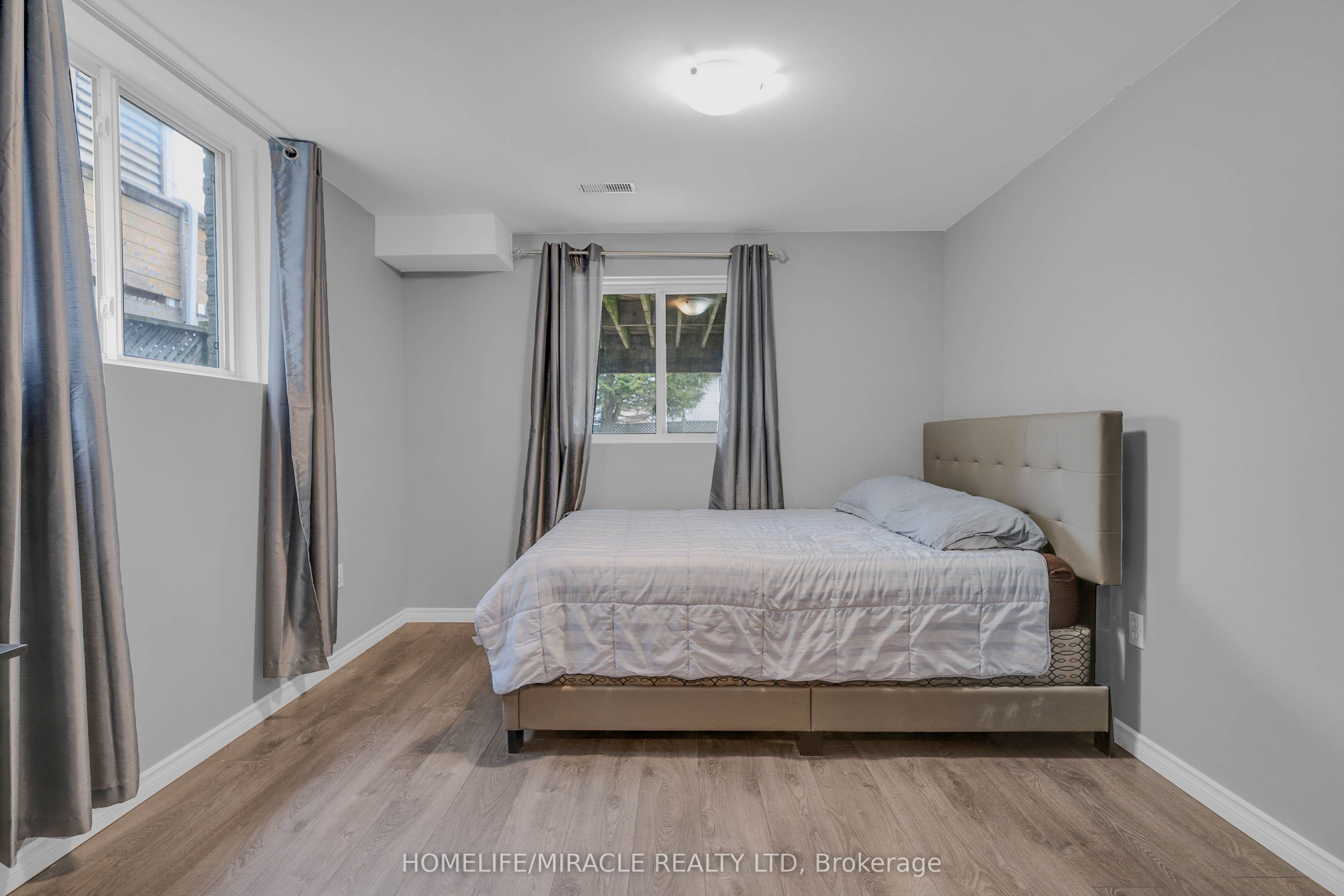 572 Simon Street Property Photo 17
