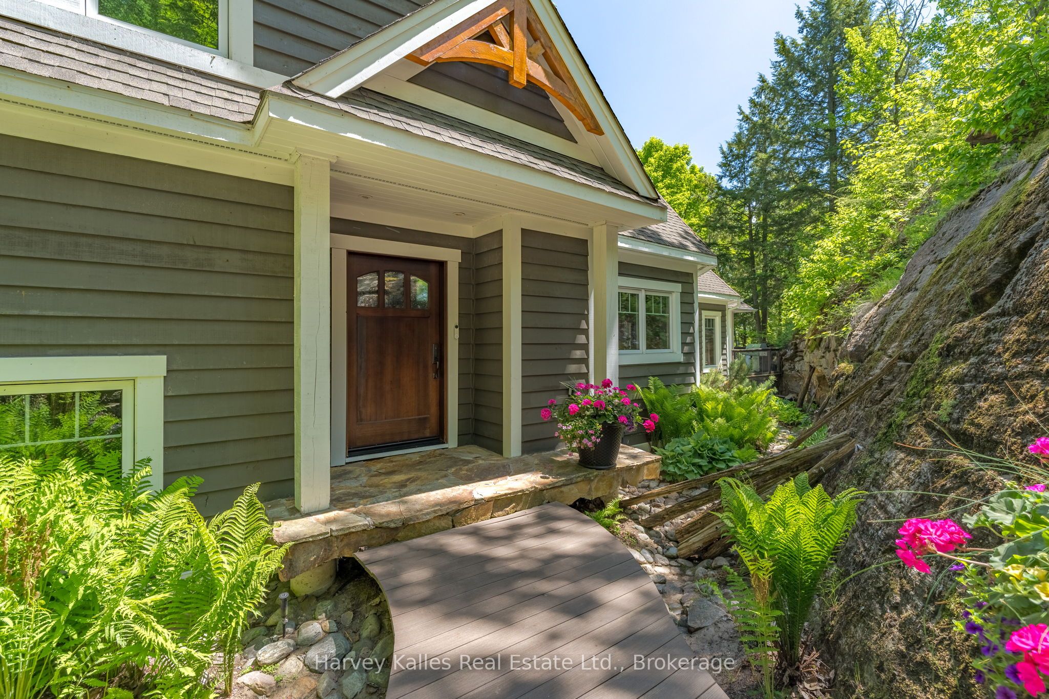161 Town Line Road E Property Photo 7