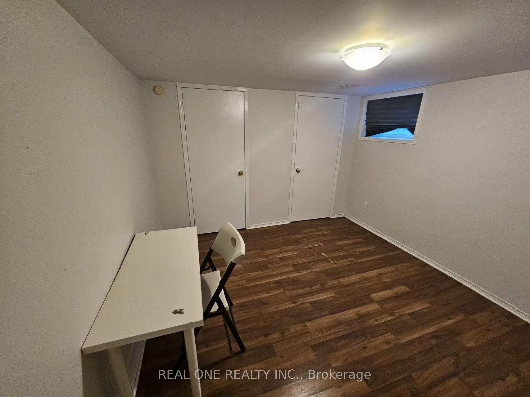 92 Binkley Crescent W Basement Room Property Photo 6