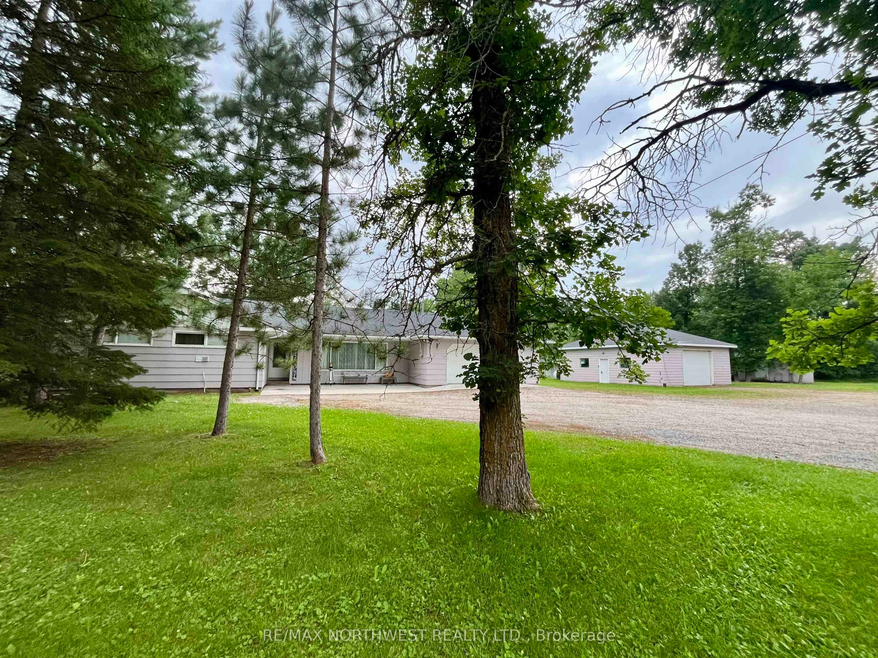 986 Hwy 11 Property Photo 4