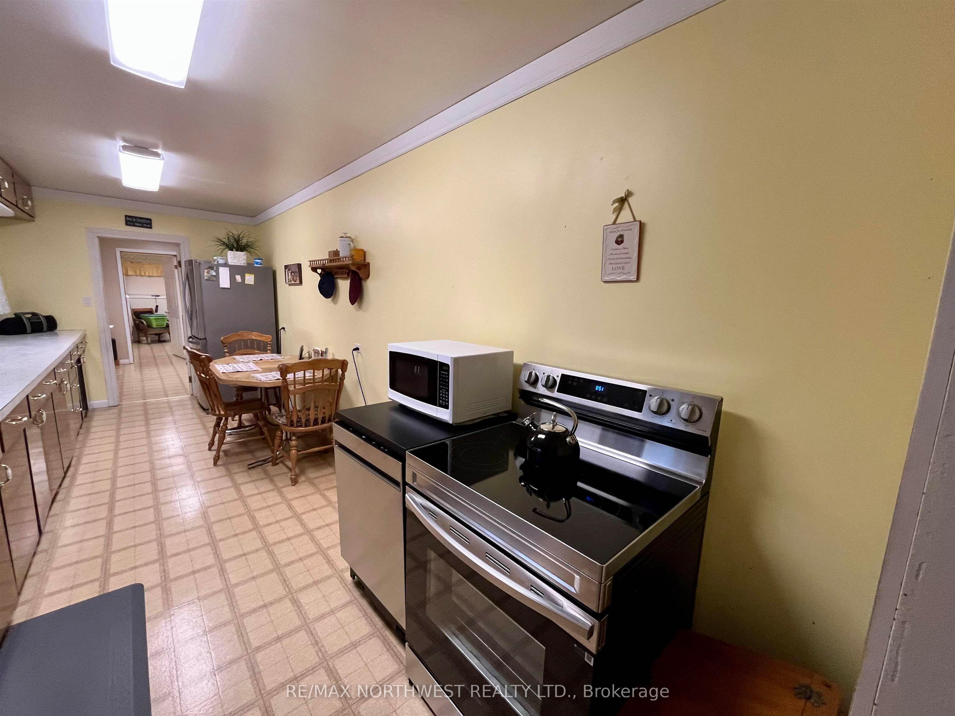 986 Hwy 11 Property Photo 10