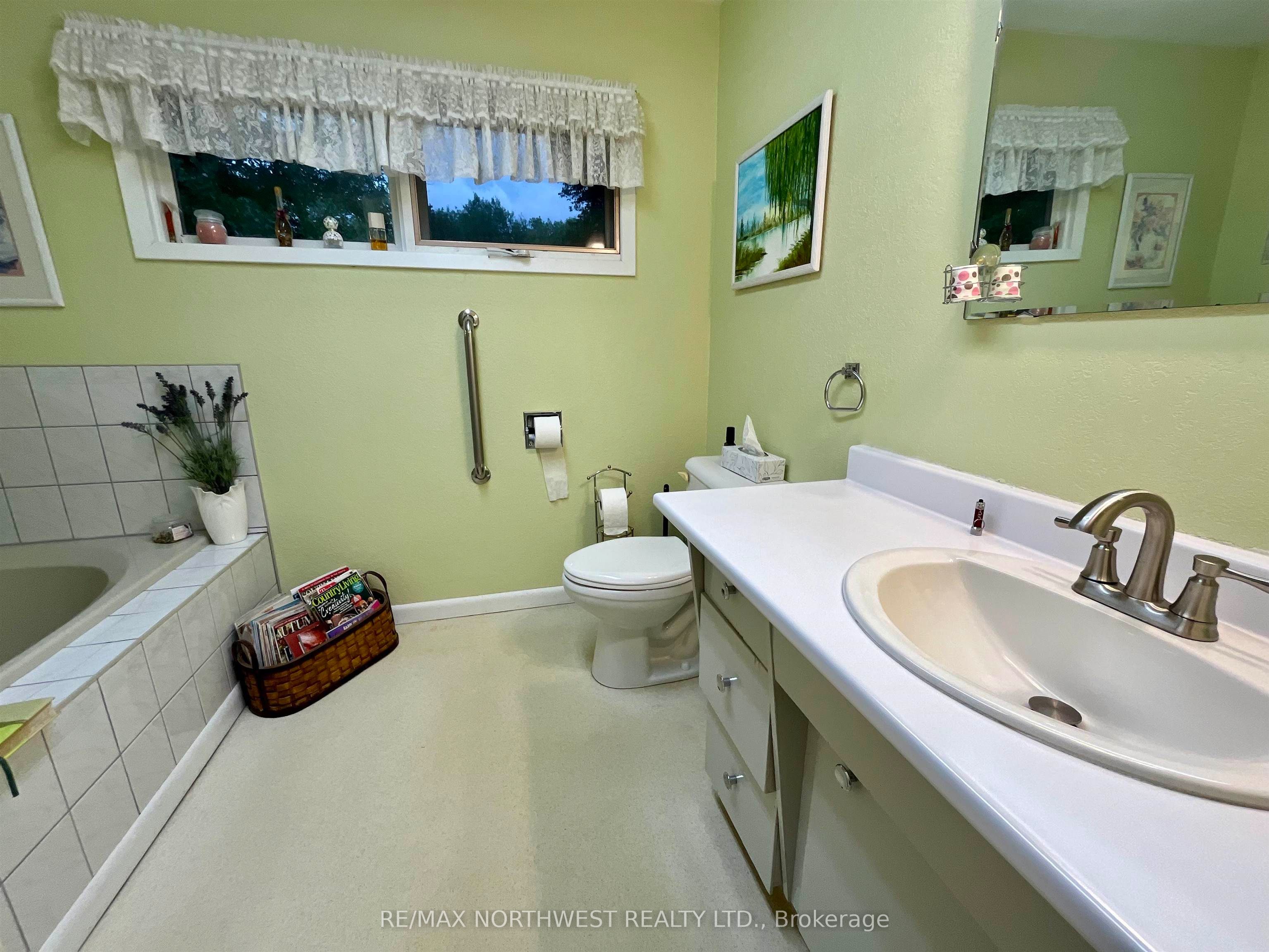 986 Hwy 11 Property Photo 24