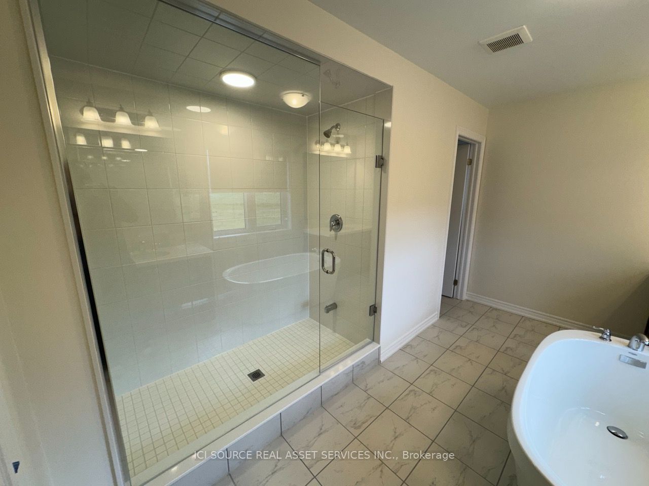 10 Guernsey Drive Property Photo 27