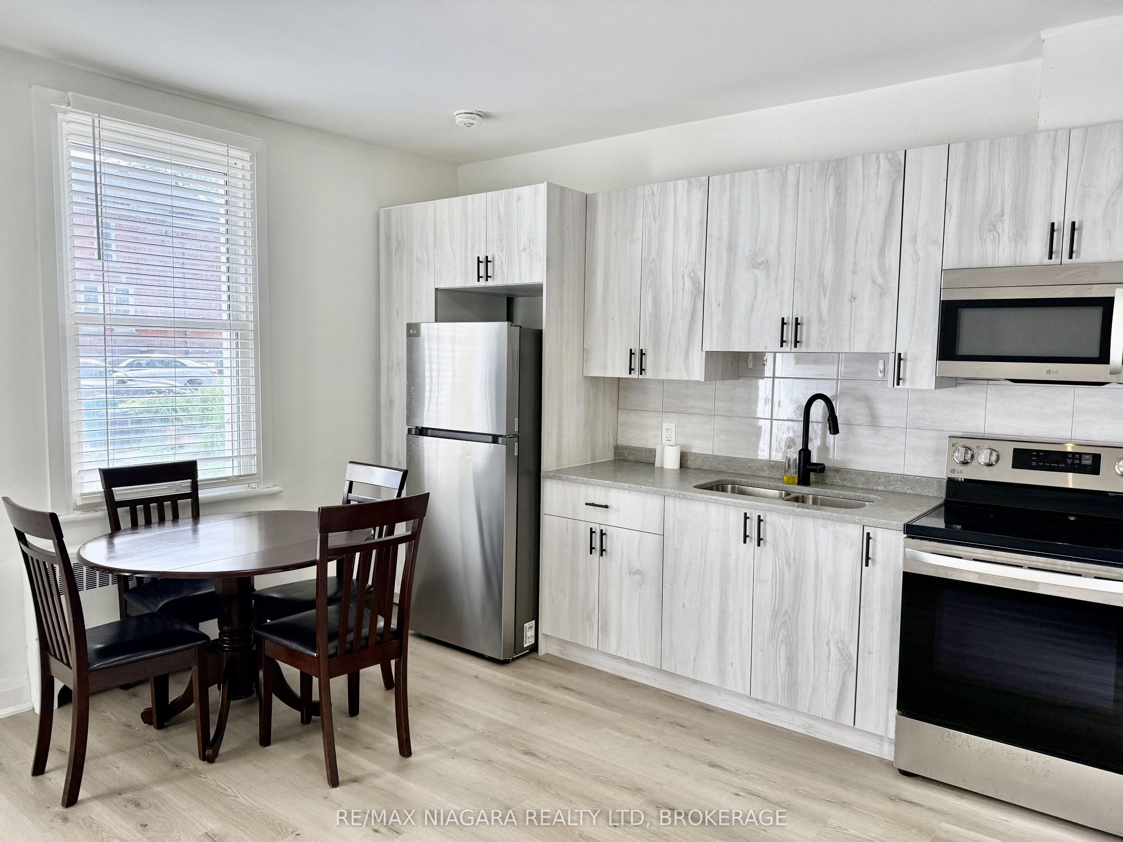 4711 RIVER Road Unit 2 Property Photo 1