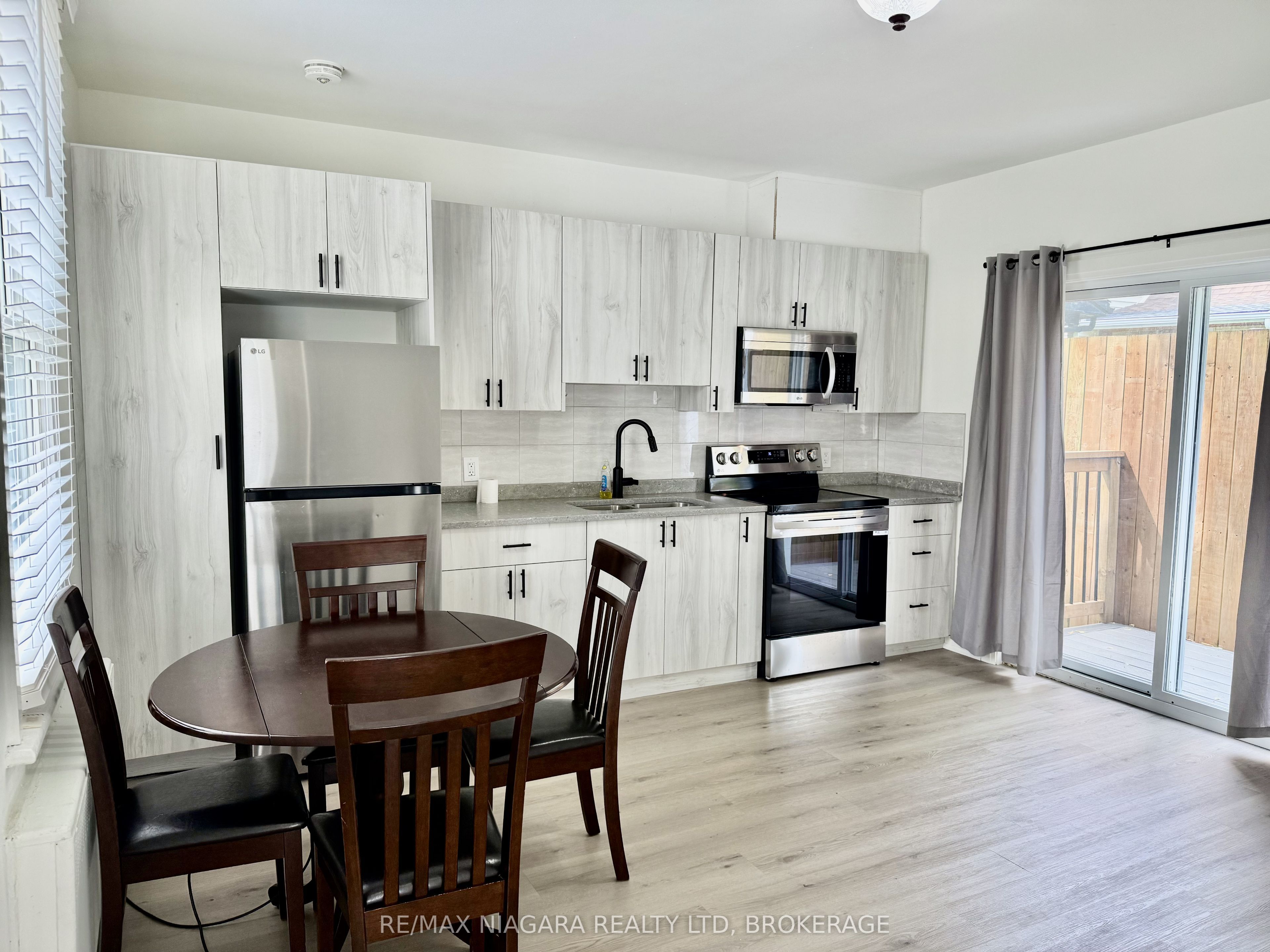 4711 River Road Unit 2 Property Photo 2