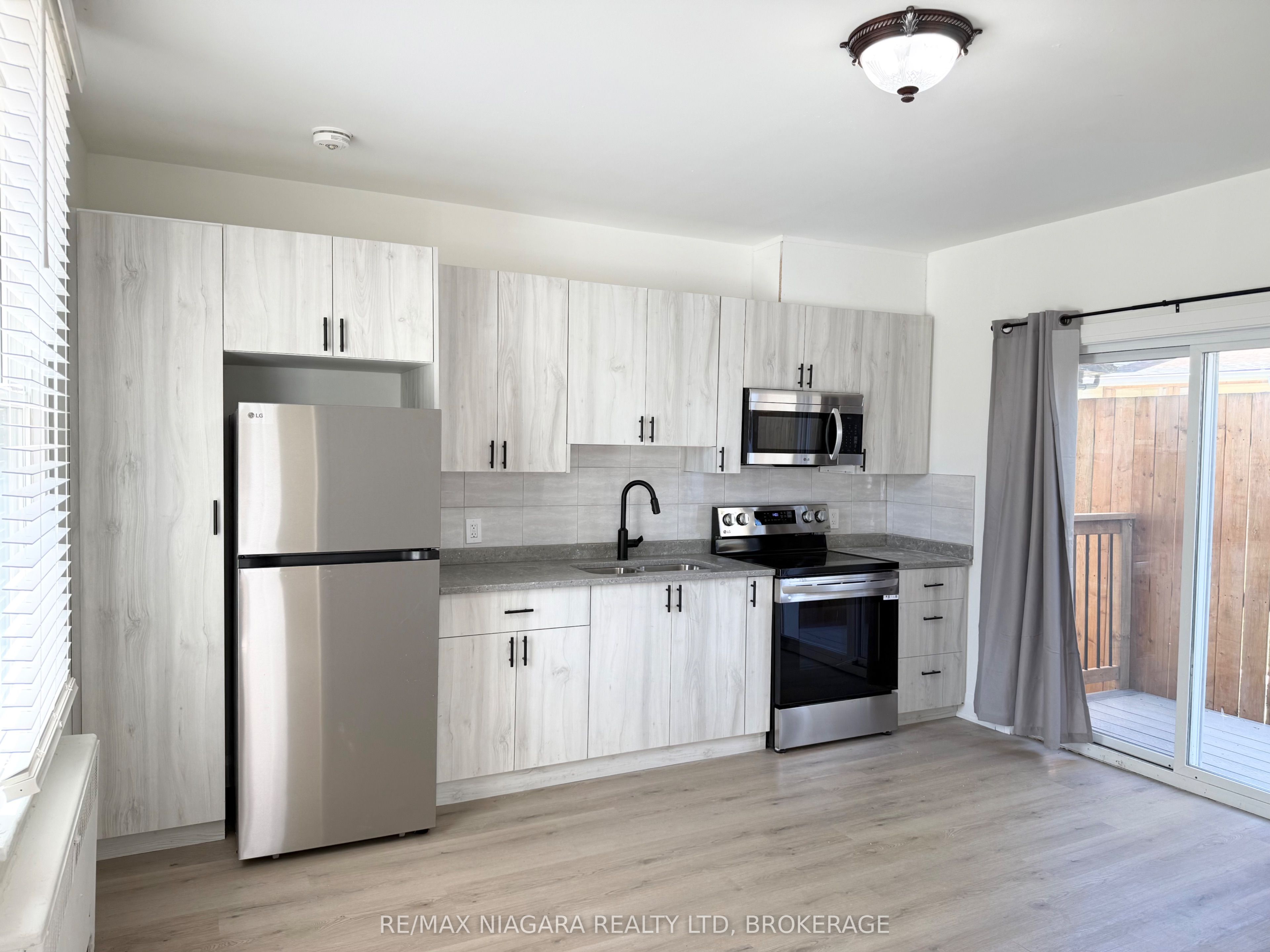 4711 River Road Unit 2 Property Photo 3