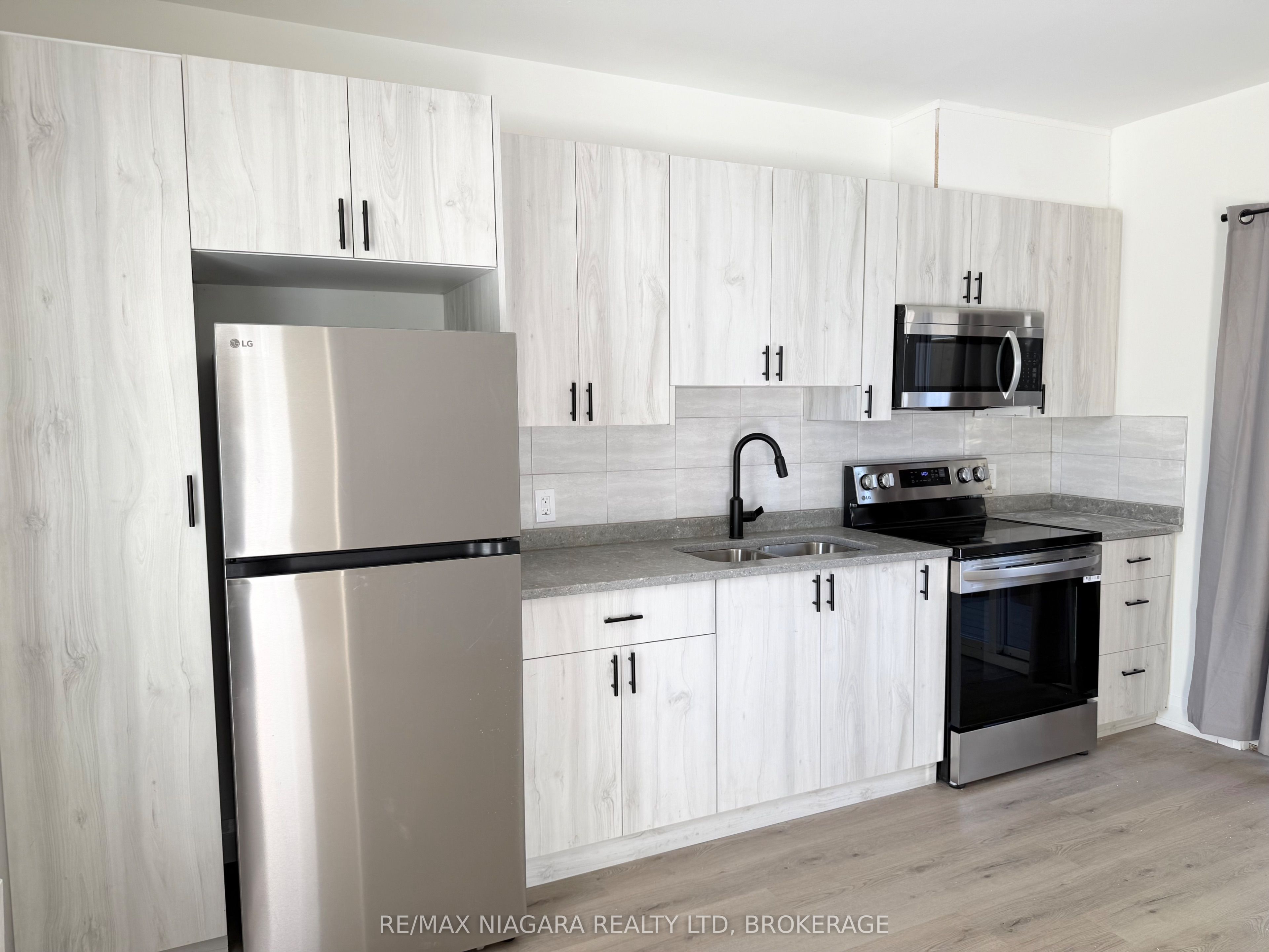 4711 River Road Unit 2 Property Photo 4