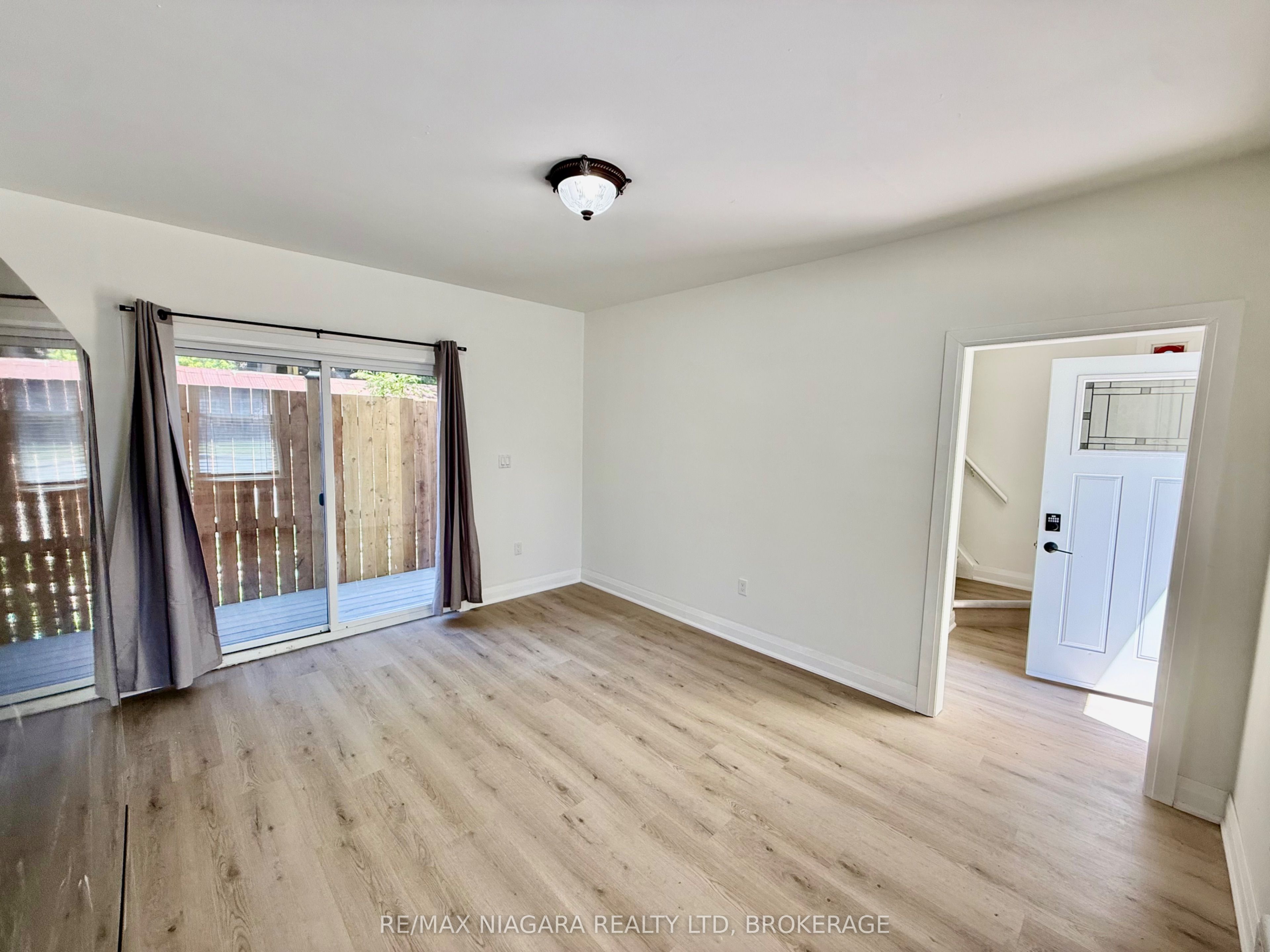 4711 River Road Unit 2 Property Photo 5
