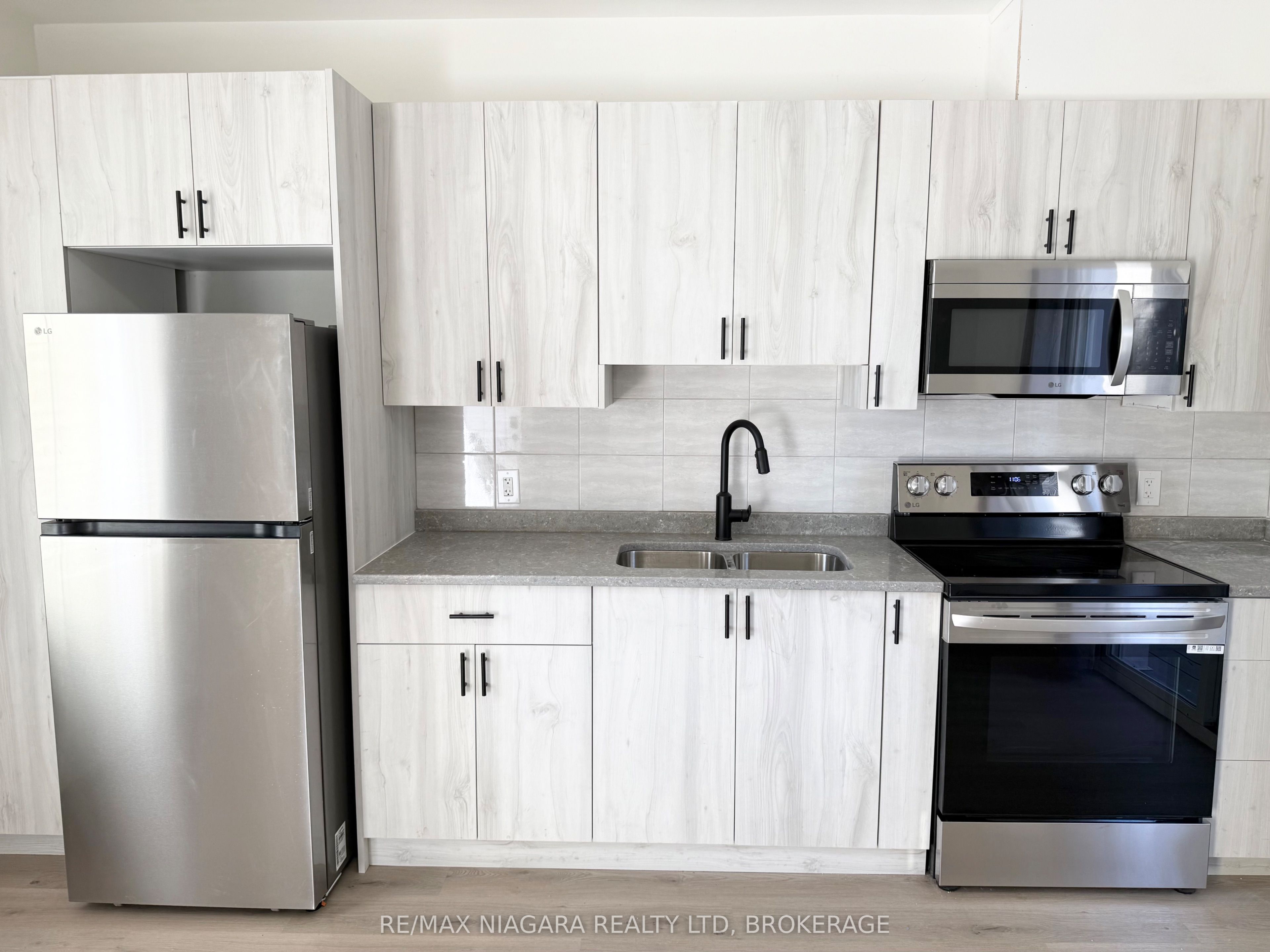 4711 River Road Unit 2 Property Photo 8