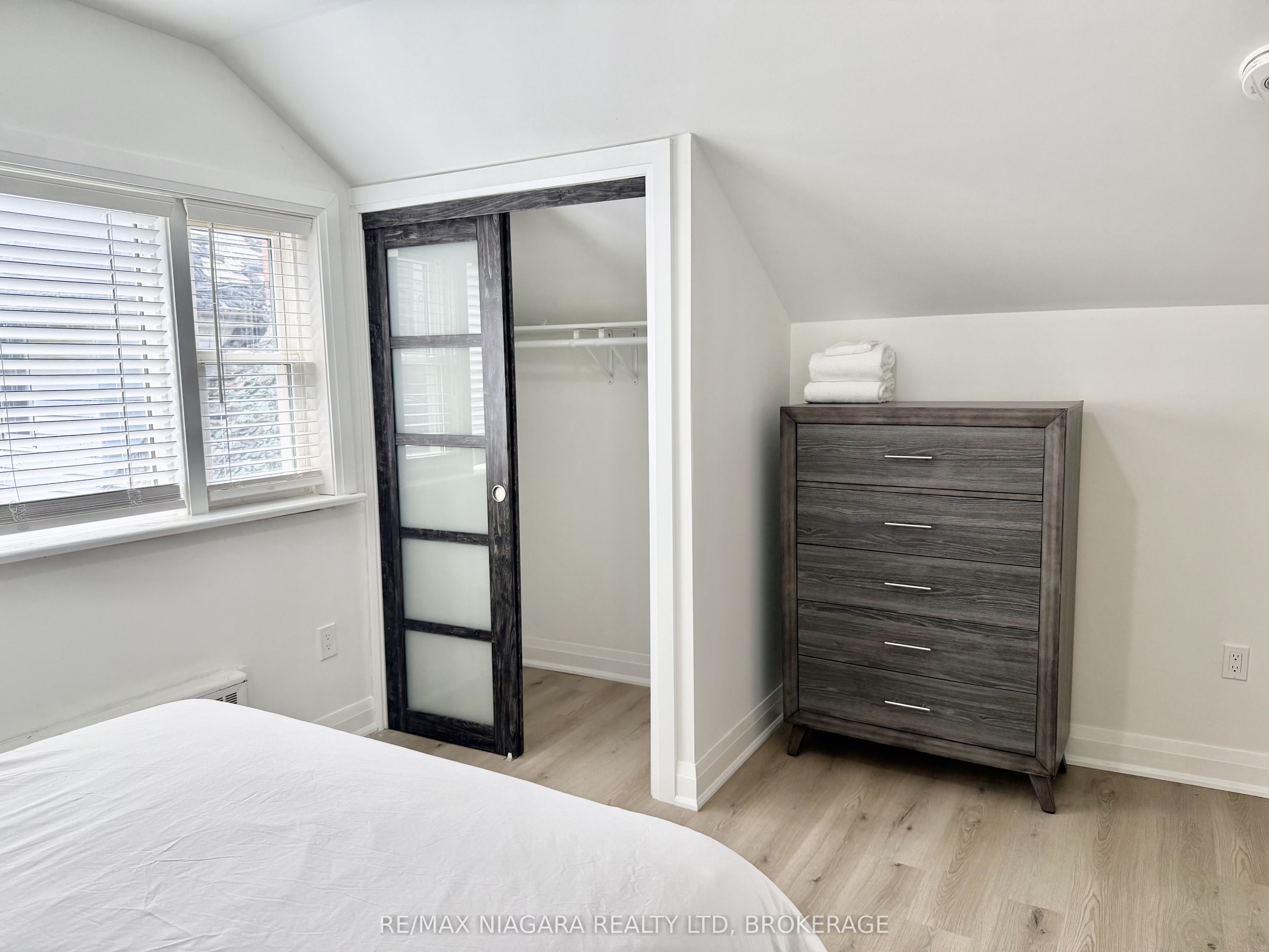 4711 River Road Unit 2 Property Photo 12