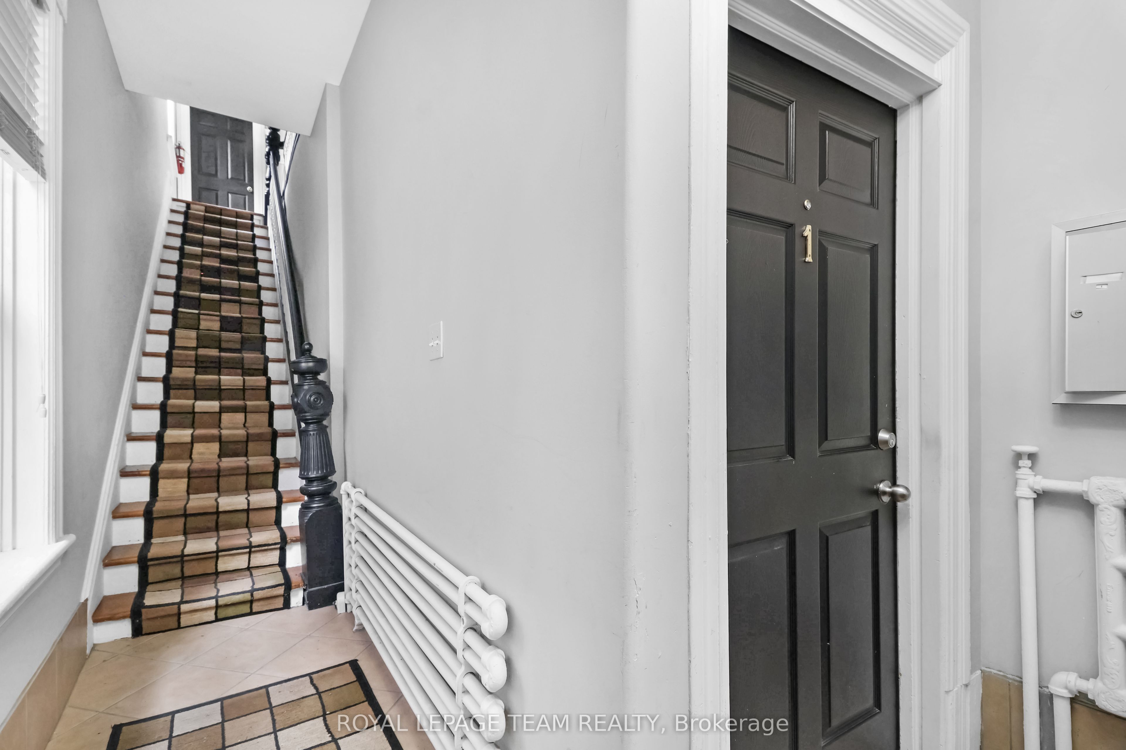 548 Maclaren Street Property Photo 6