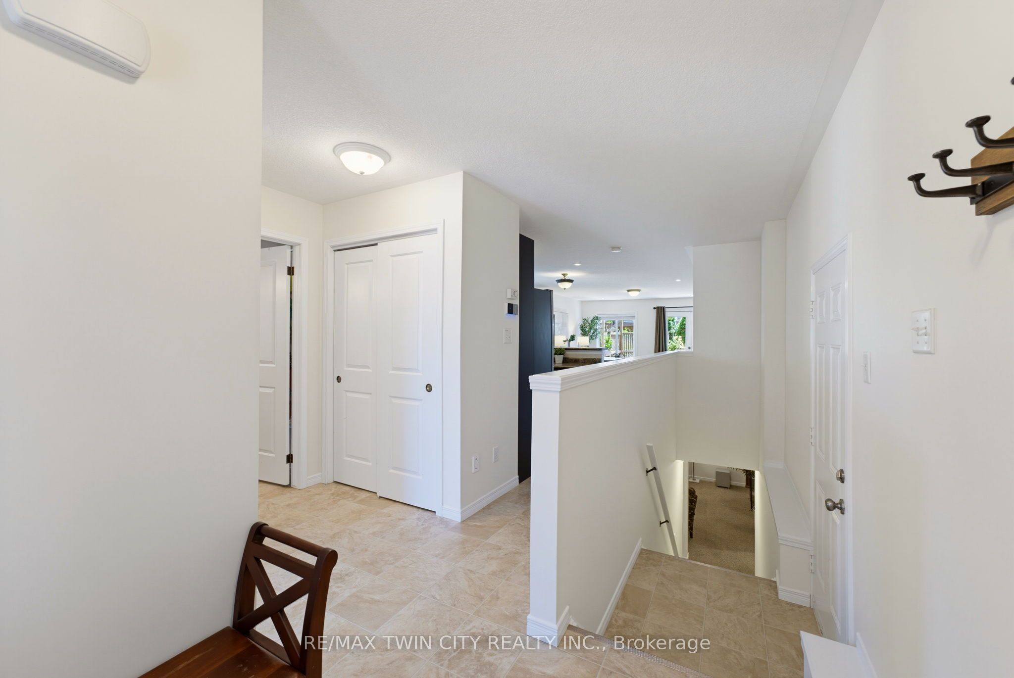 934 Zeller Crescent Property Photo 5