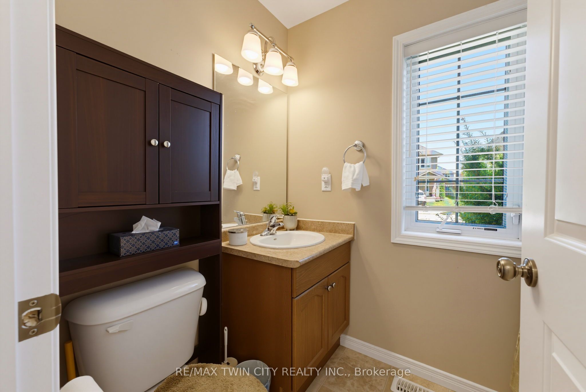 934 Zeller Crescent Property Photo 15