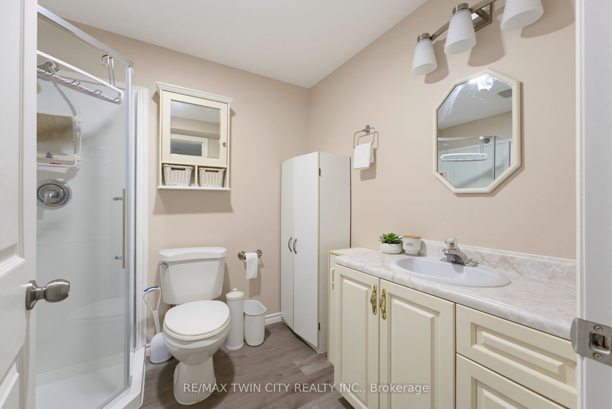 934 Zeller Crescent Property Photo 20