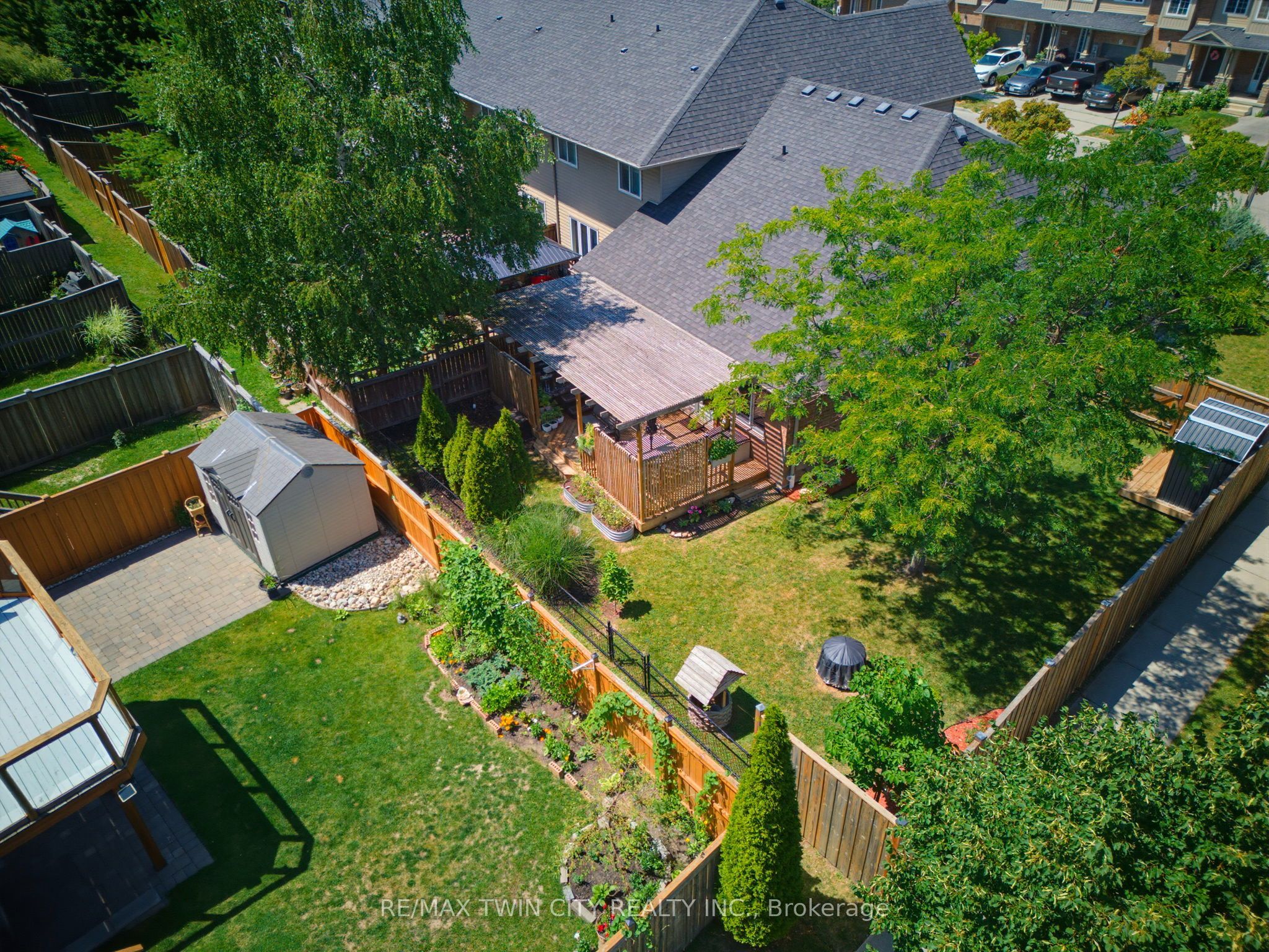 934 Zeller Crescent Property Photo 27