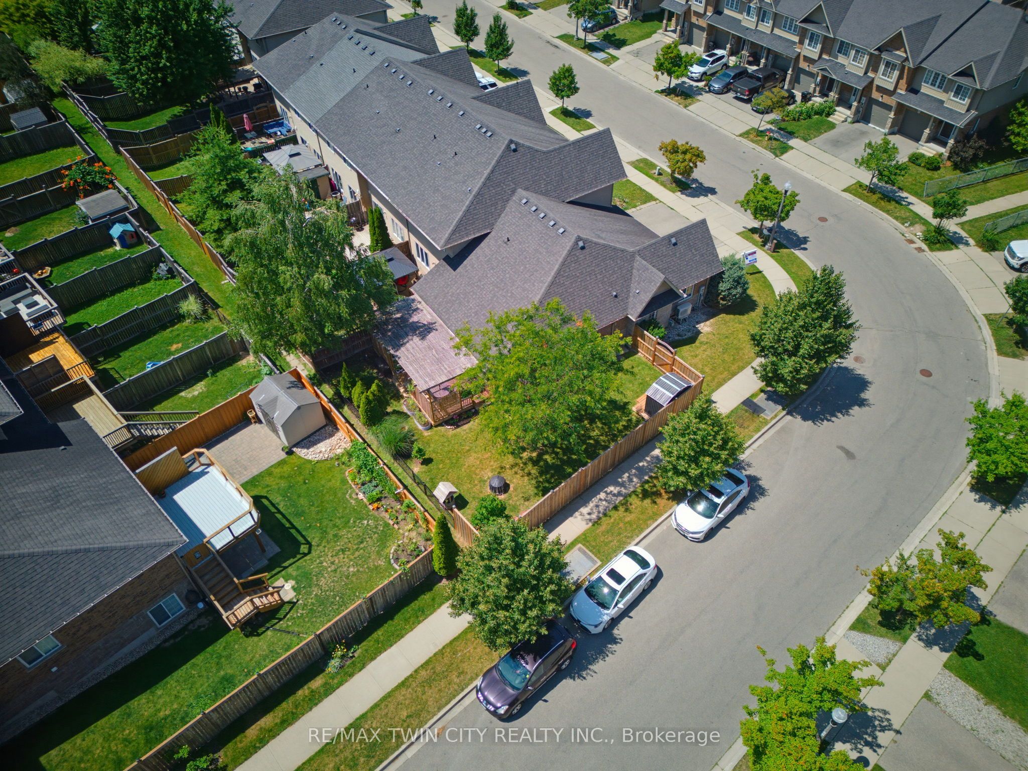 934 Zeller Crescent Property Photo 28