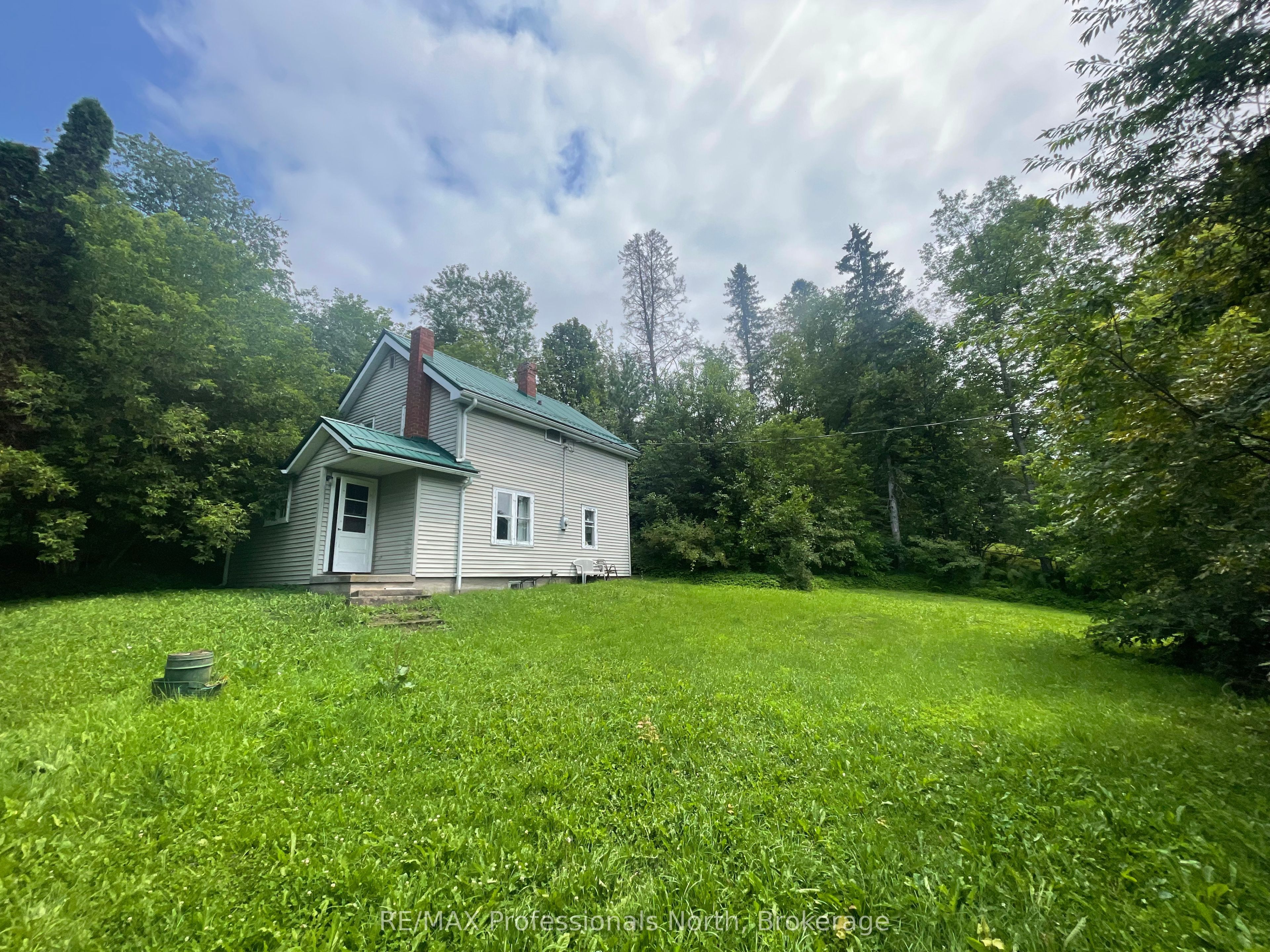 1038 Gooderham Street Property Photo 1