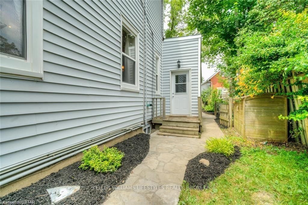 492 Emery Street E Property Photo 2