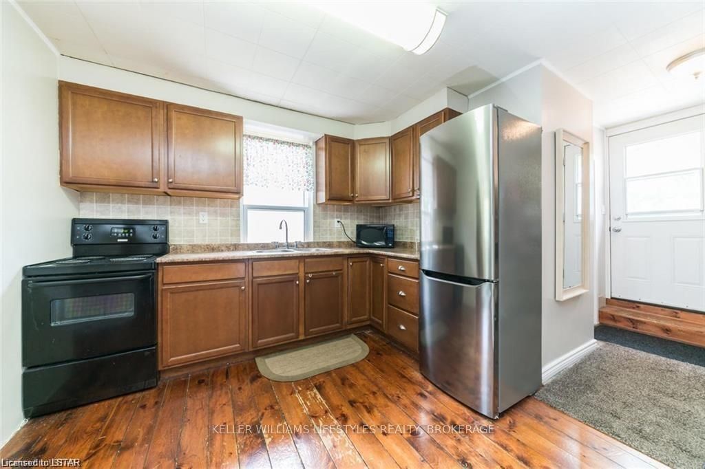492 Emery Street E Property Photo 6
