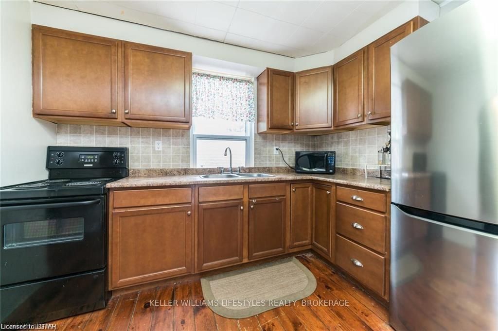 492 Emery Street E Property Photo 7