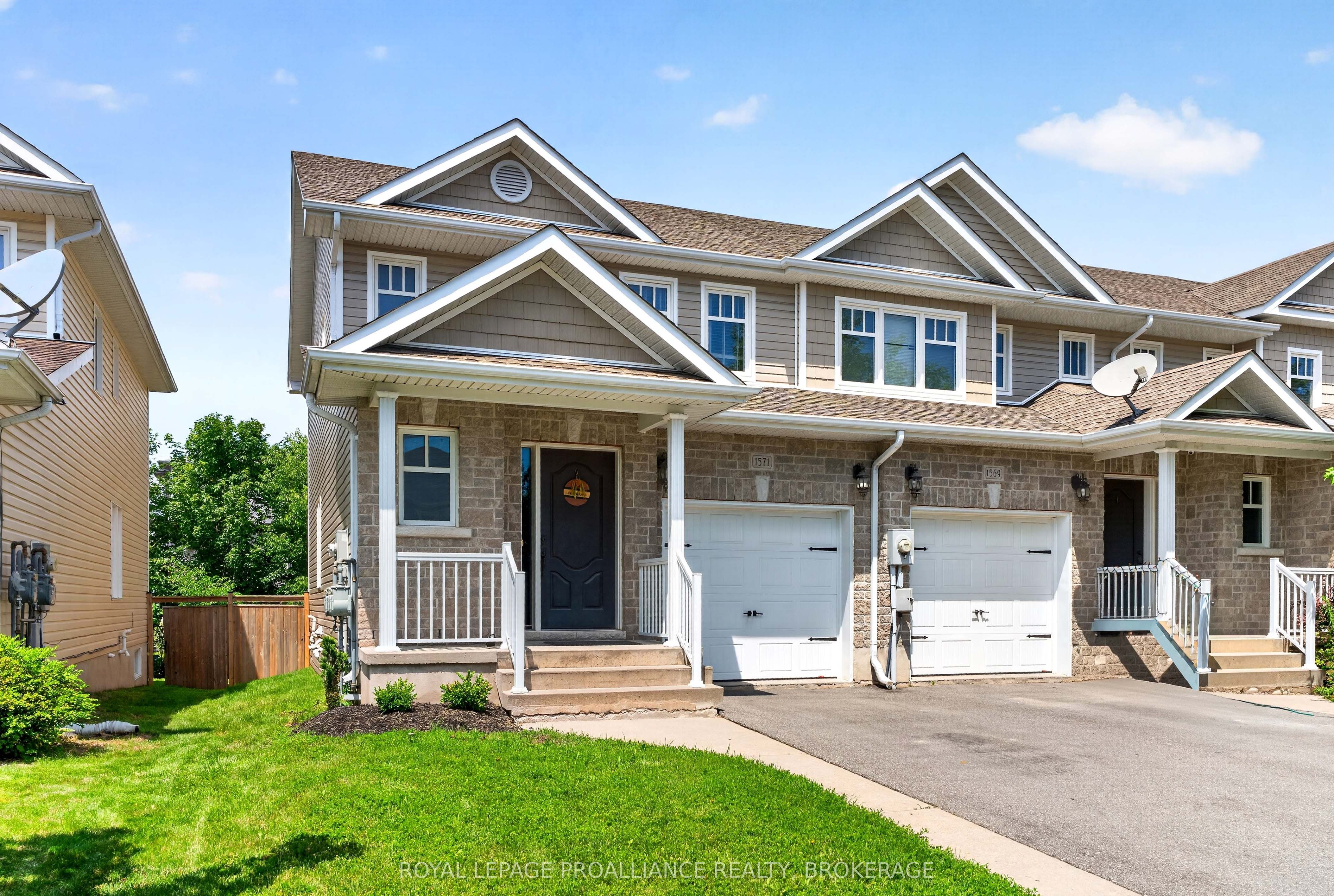 1571 Crimson Crescent Property Photo 1