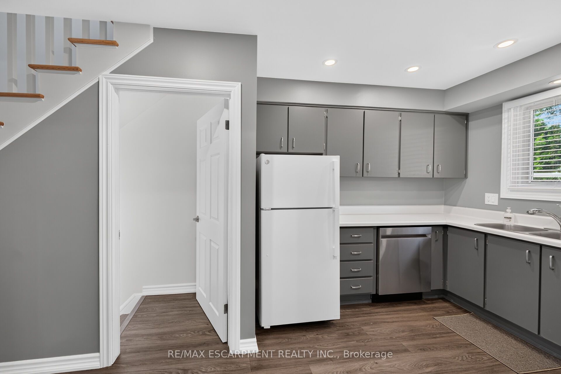 199 York Road 2 Property Photo 16