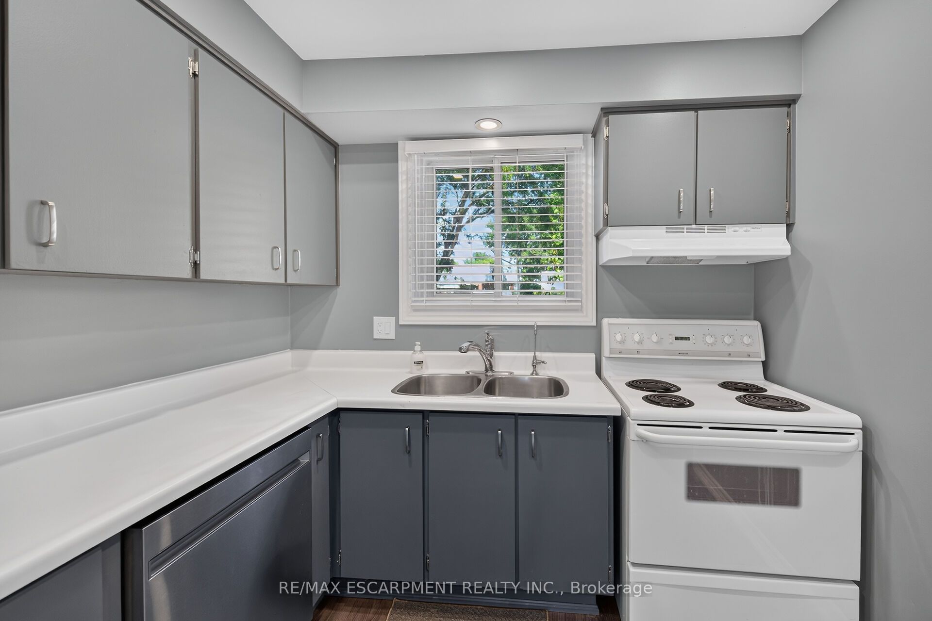199 York Road 2 Property Photo 18