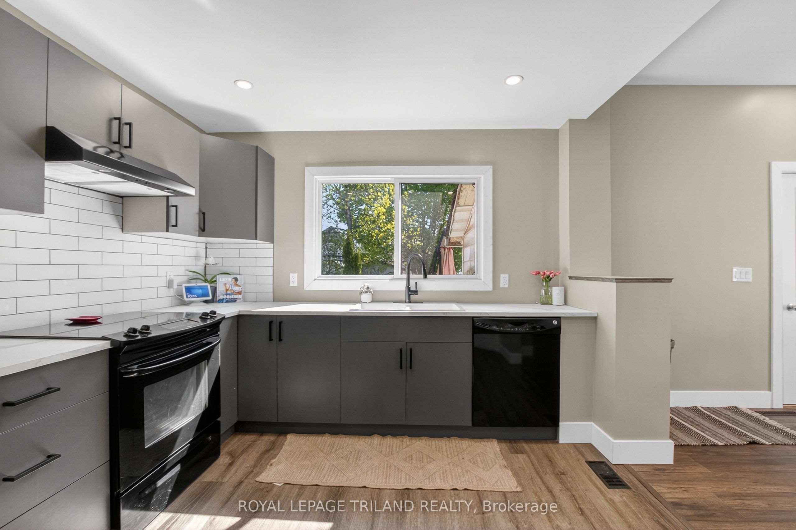 73.5 Hughes Street Property Photo 16