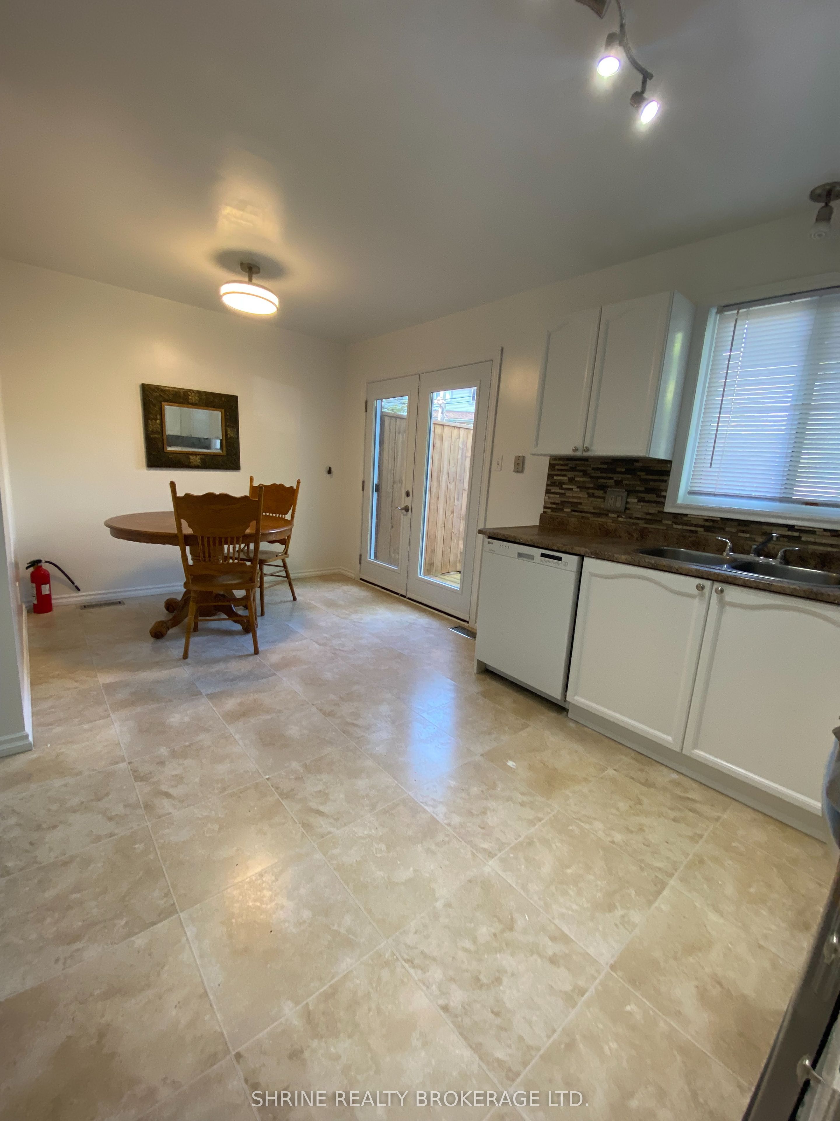 70 Chapman Court 19 Property Photo 6