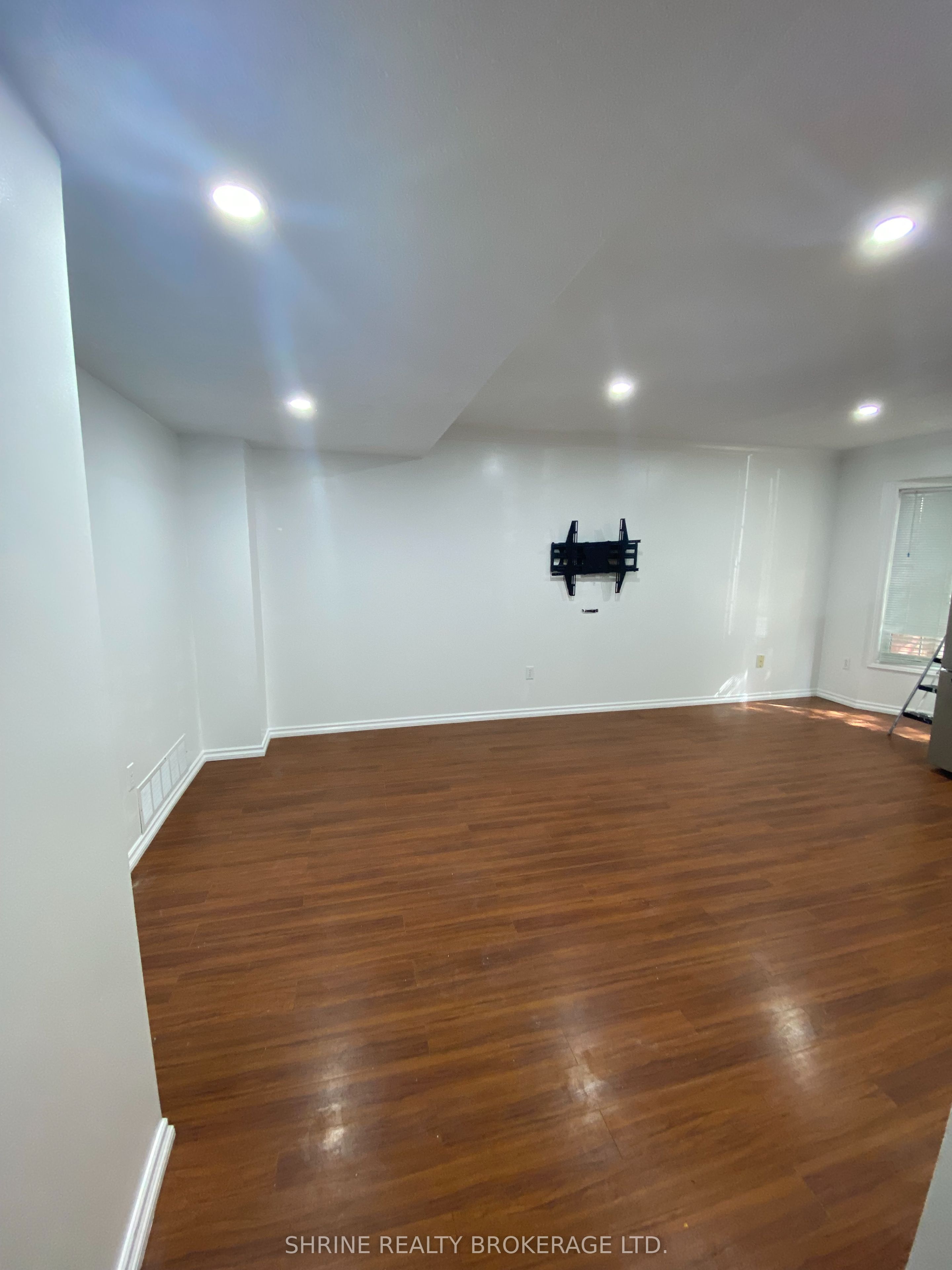70 Chapman Court 19 Property Photo 8