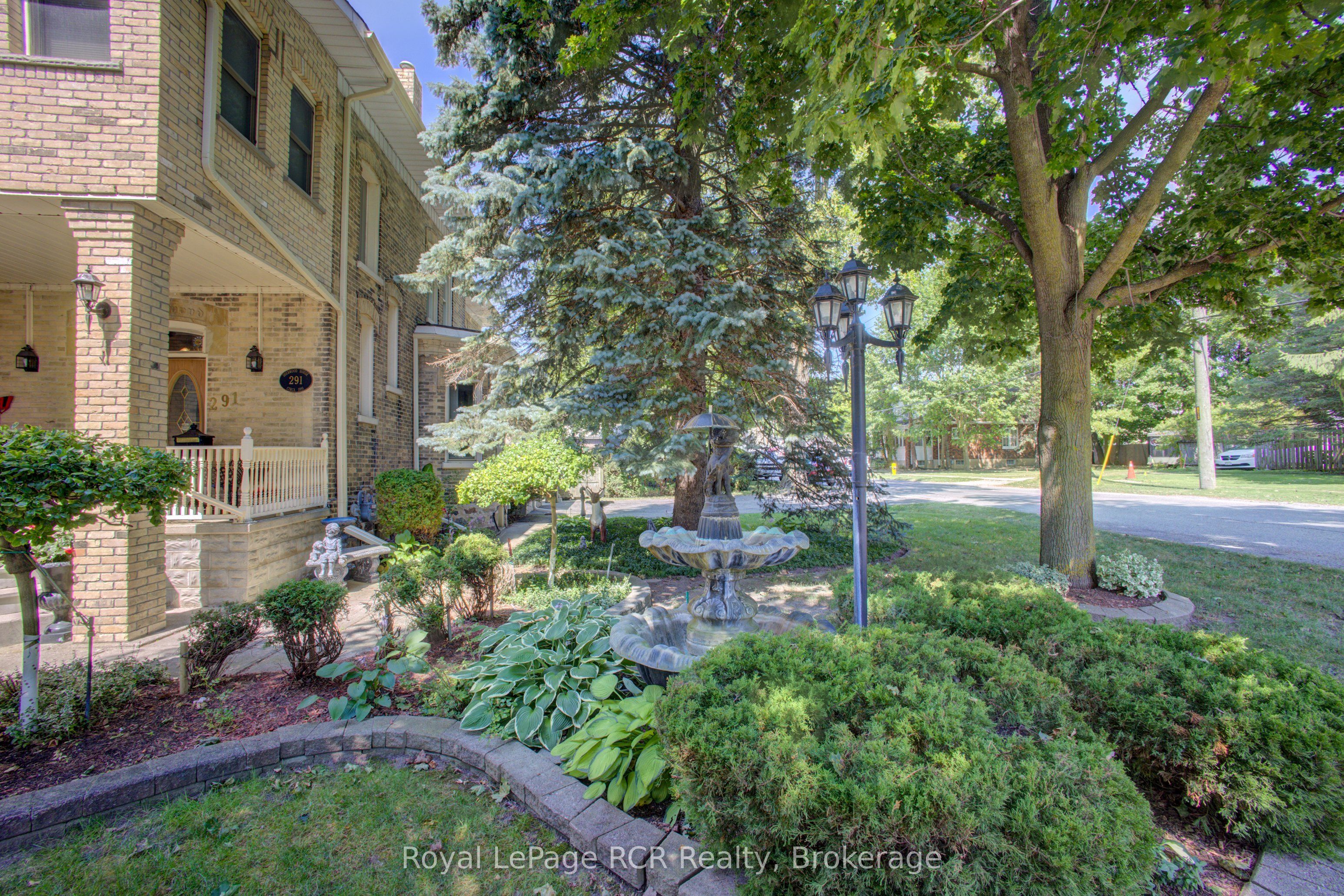 291 Elma Street E Property Photo 2