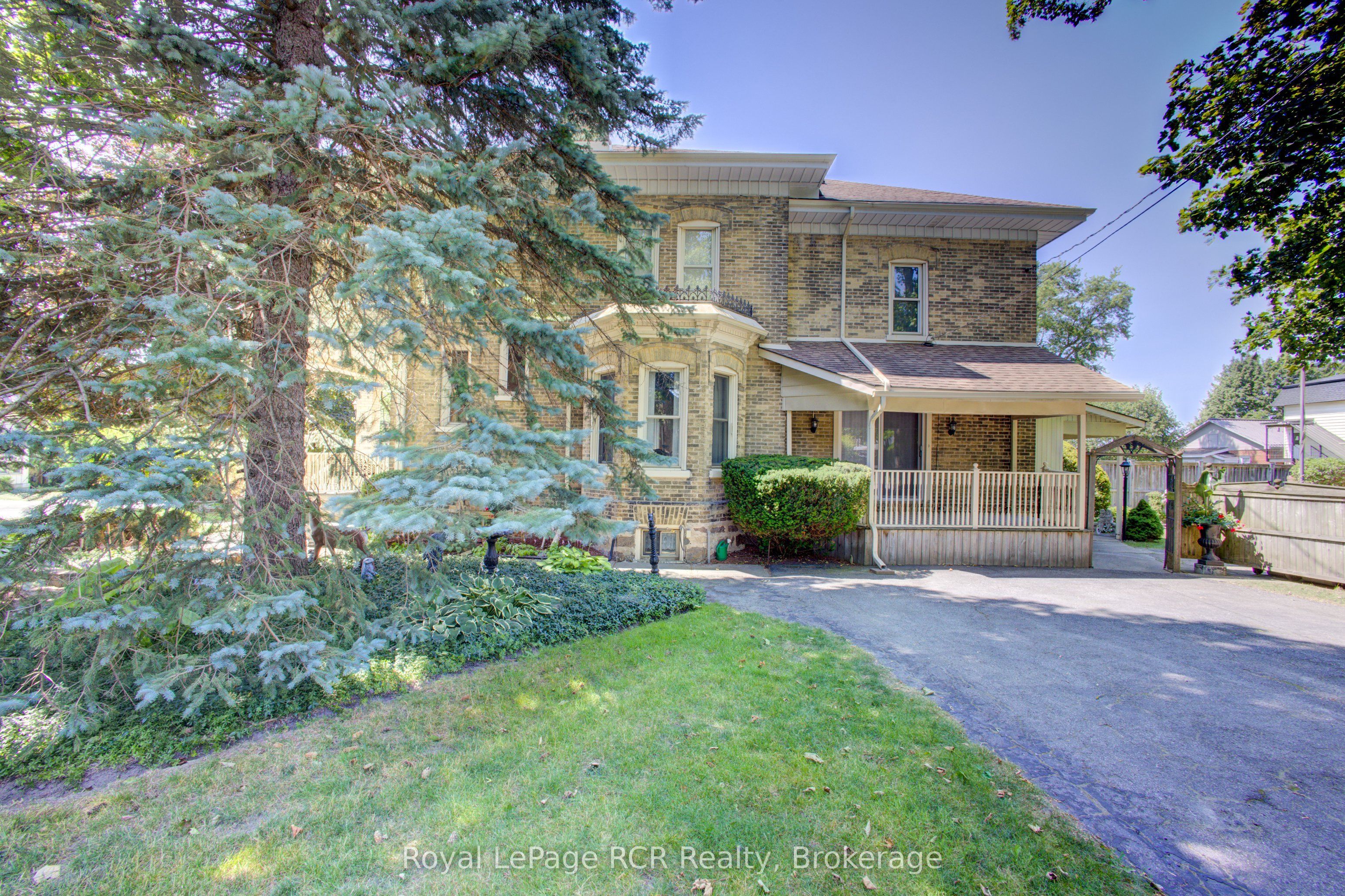291 Elma Street E Property Photo 3