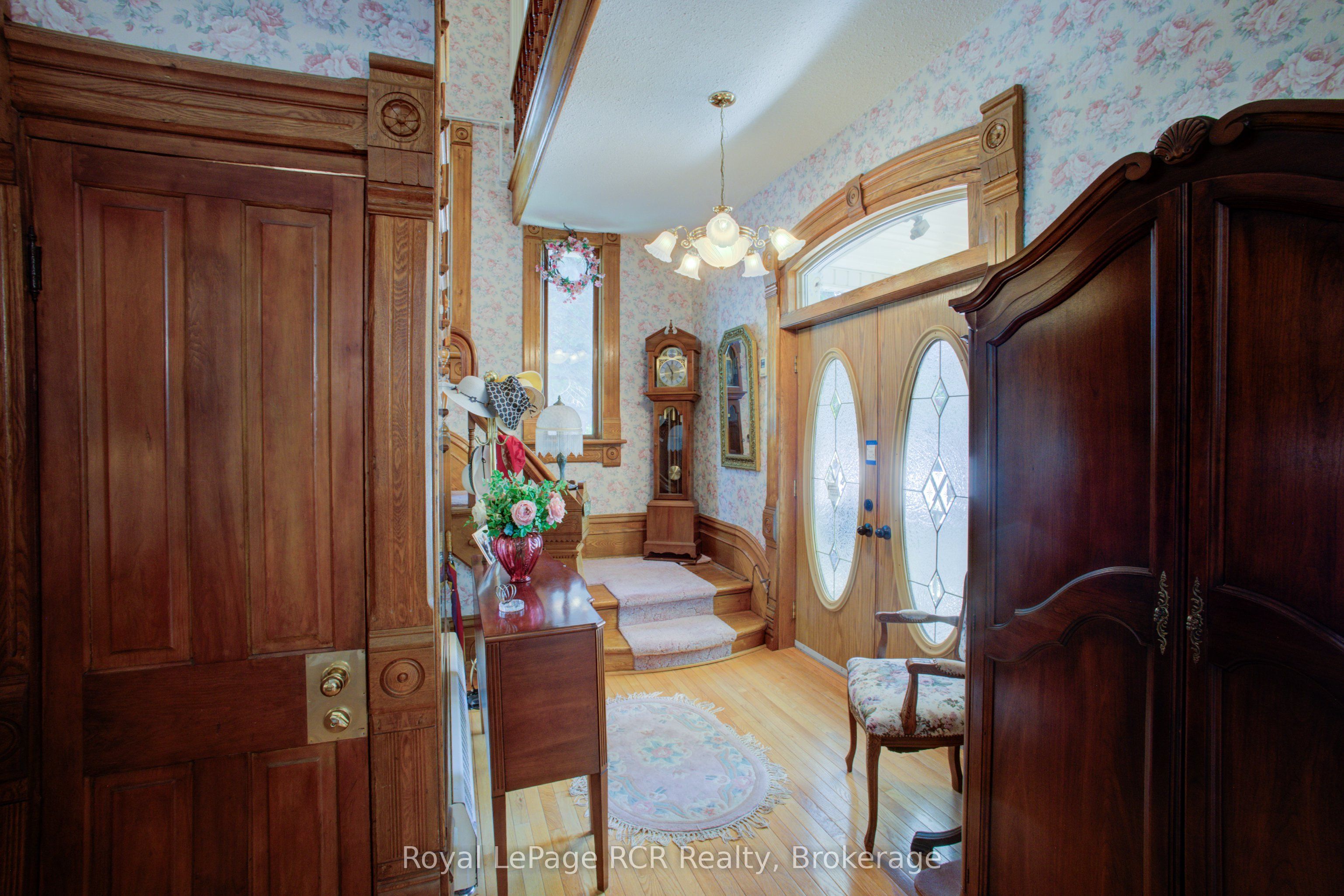 291 Elma Street E Property Photo 7